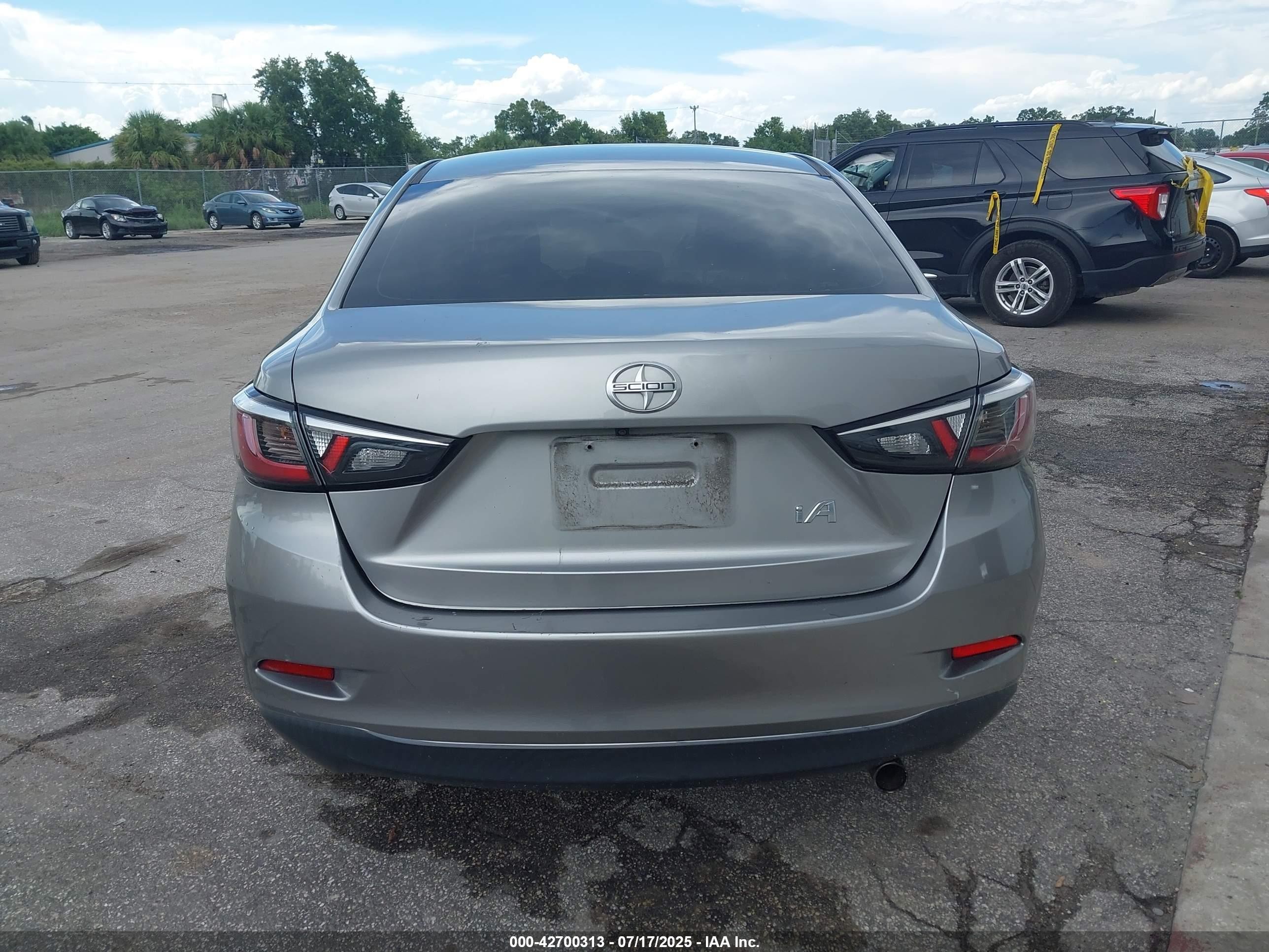 2016 Scion Ia   Серебряный vin: 3MYDLBZV5GY103791