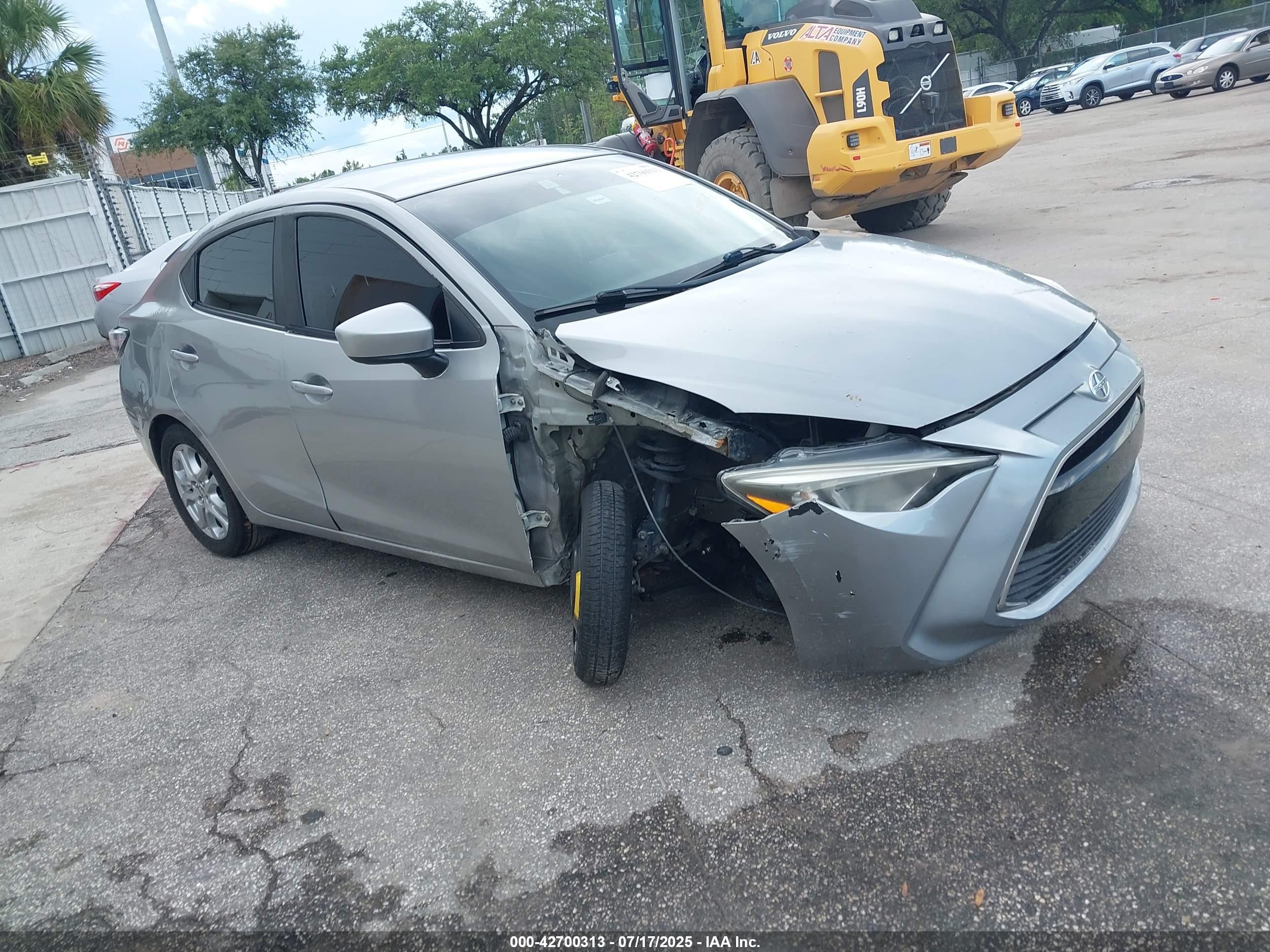 2016 Scion Ia   Серебряный vin: 3MYDLBZV5GY103791