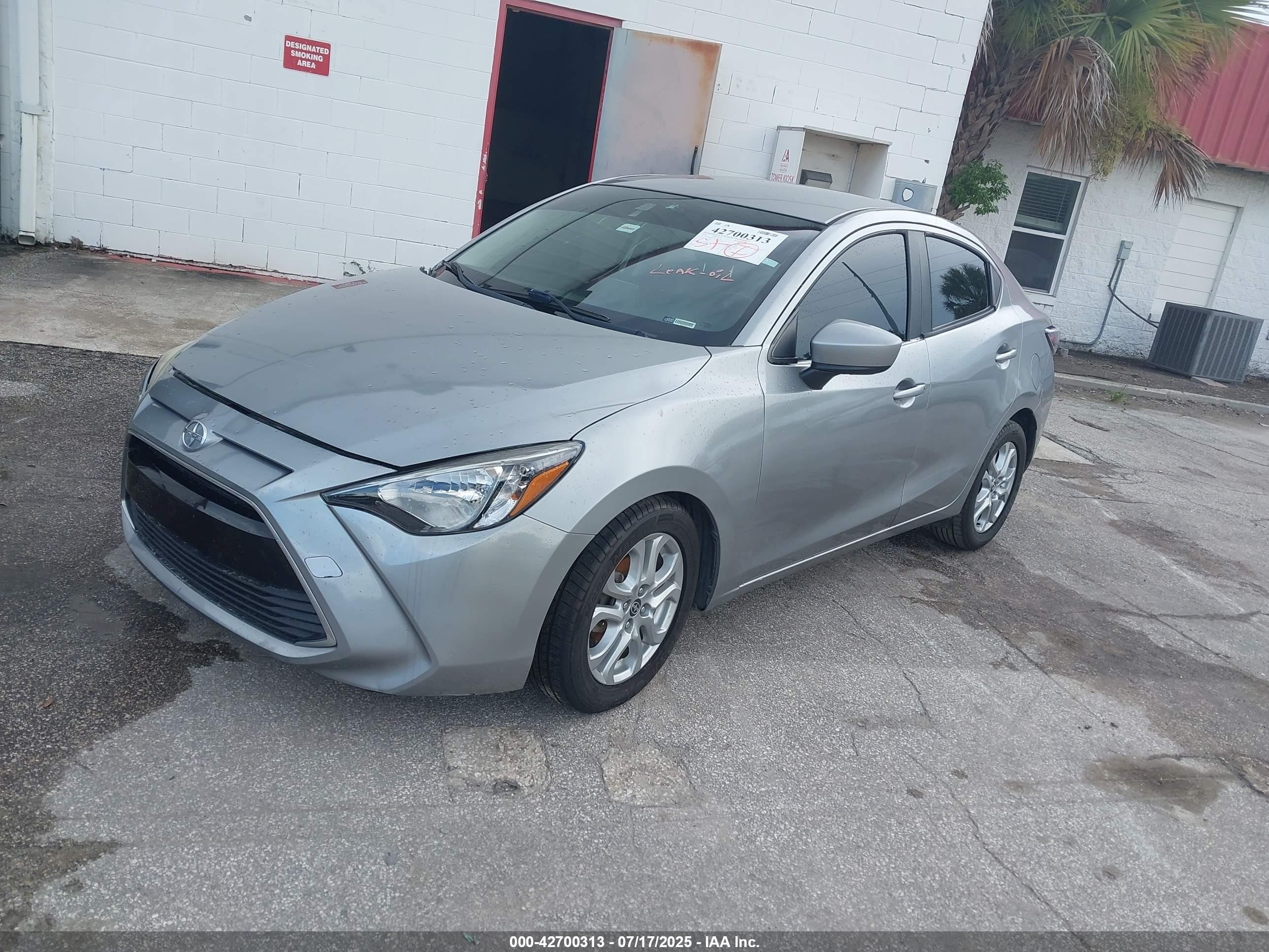 2016 Scion Ia   Серебряный vin: 3MYDLBZV5GY103791