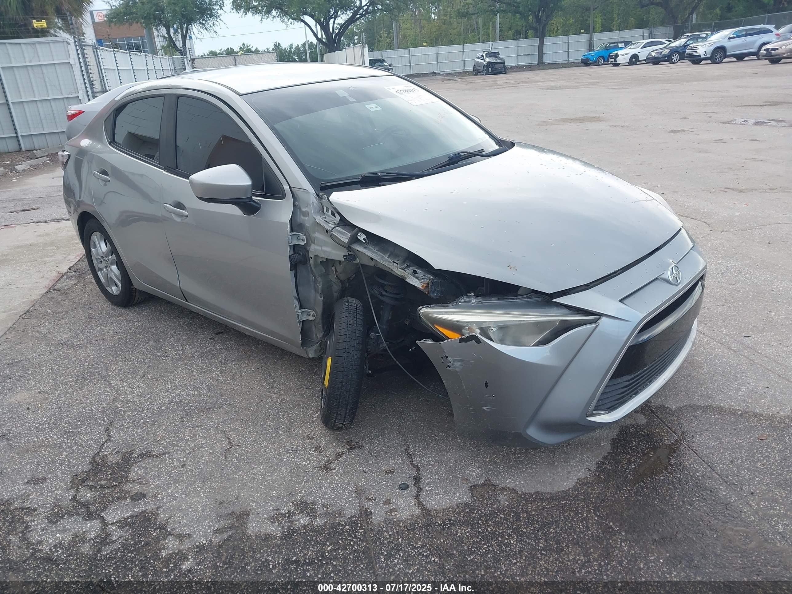 2016 Scion Ia   Серебряный vin: 3MYDLBZV5GY103791