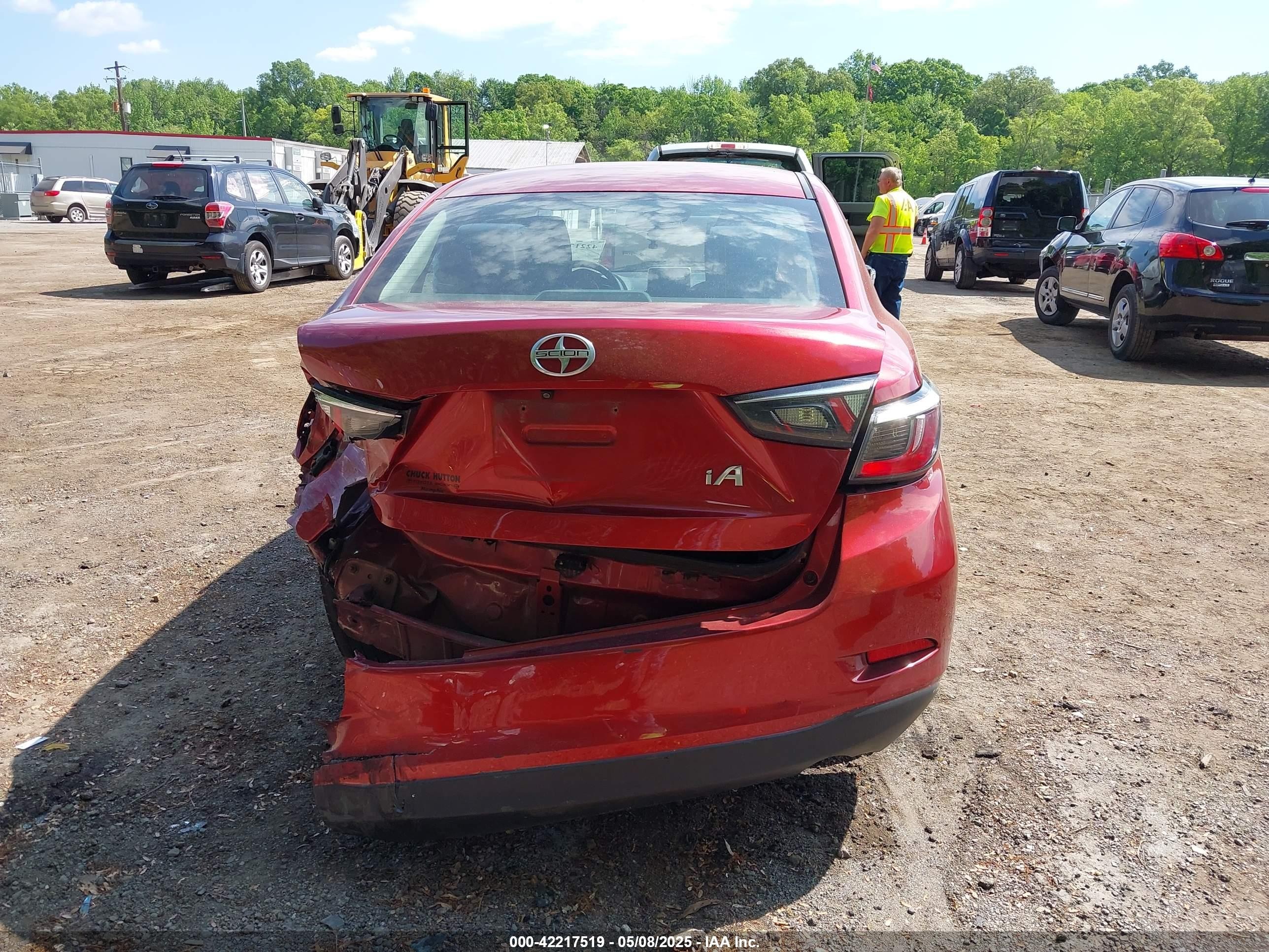 2016 Scion Ia Red vin: 3MYDLBZV8GY125803
