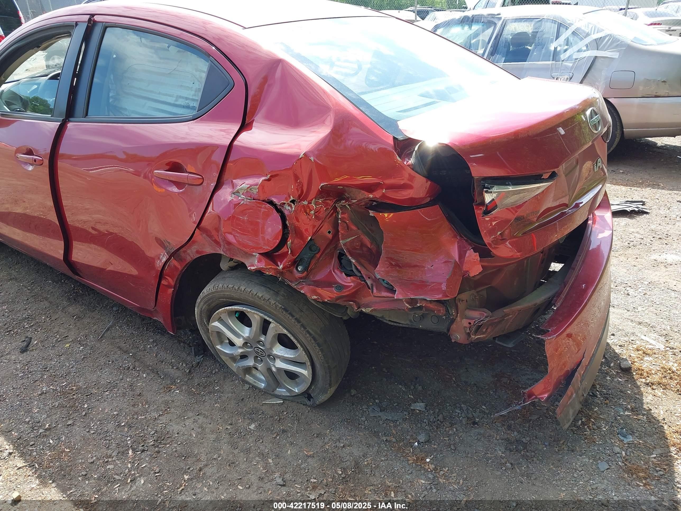 2016 Scion Ia Red vin: 3MYDLBZV8GY125803