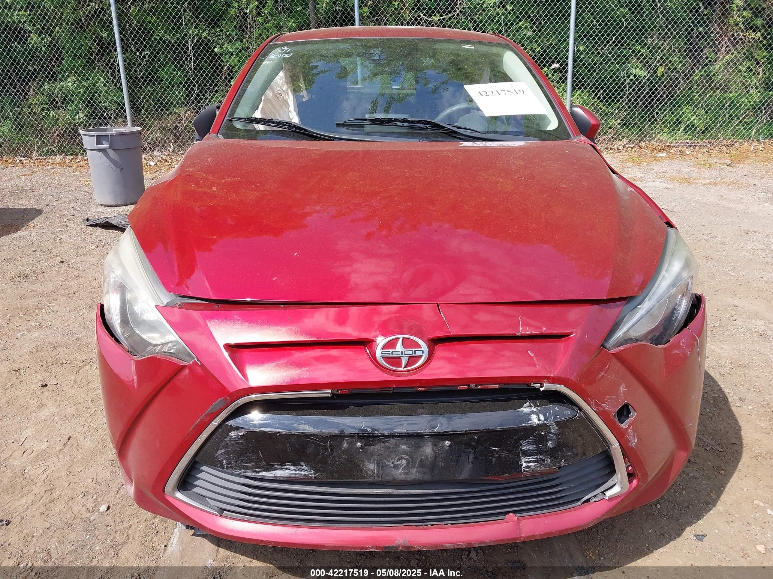 2016 Scion Ia Red vin: 3MYDLBZV8GY125803