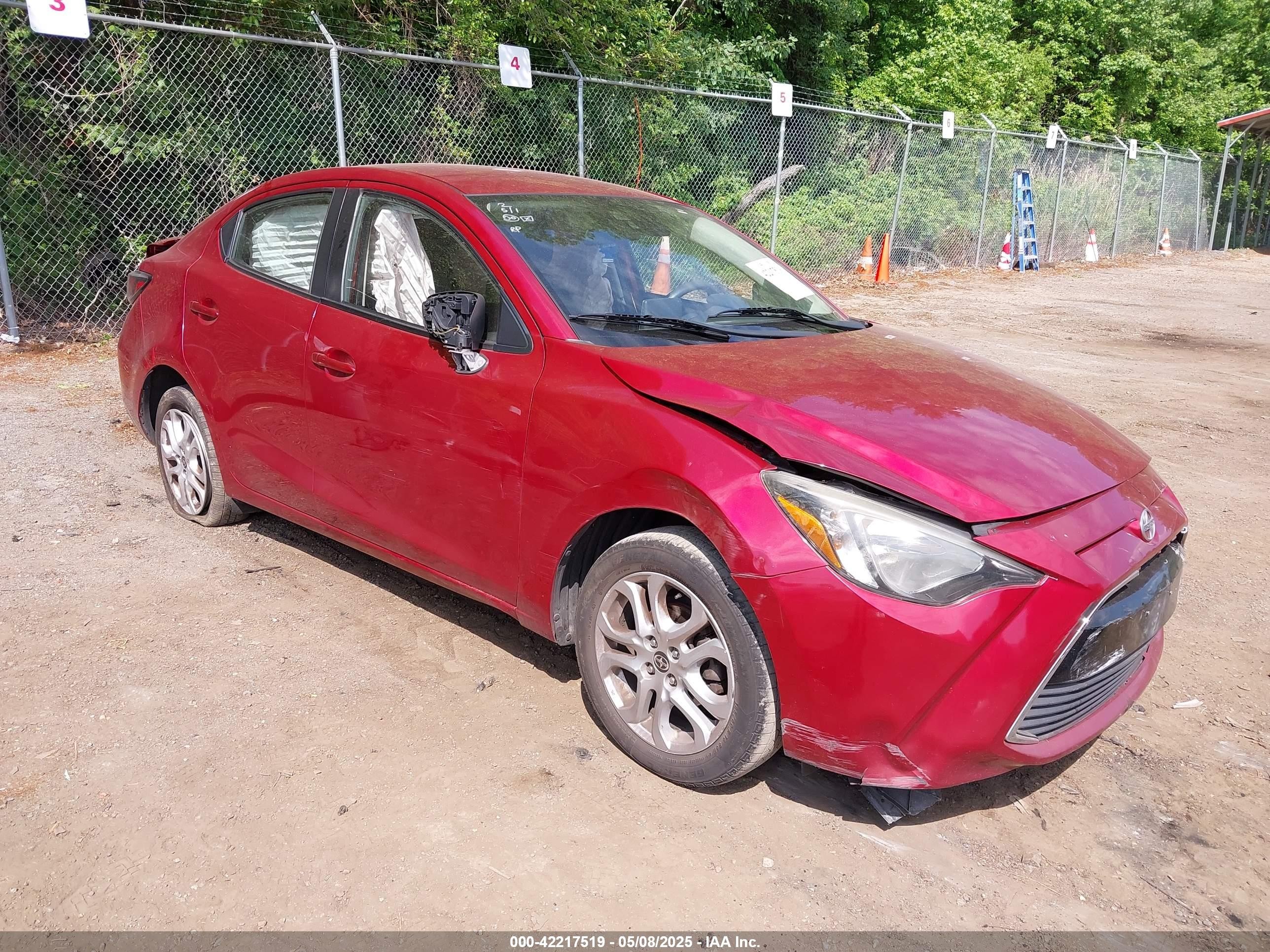 2016 Scion Ia Red vin: 3MYDLBZV8GY125803