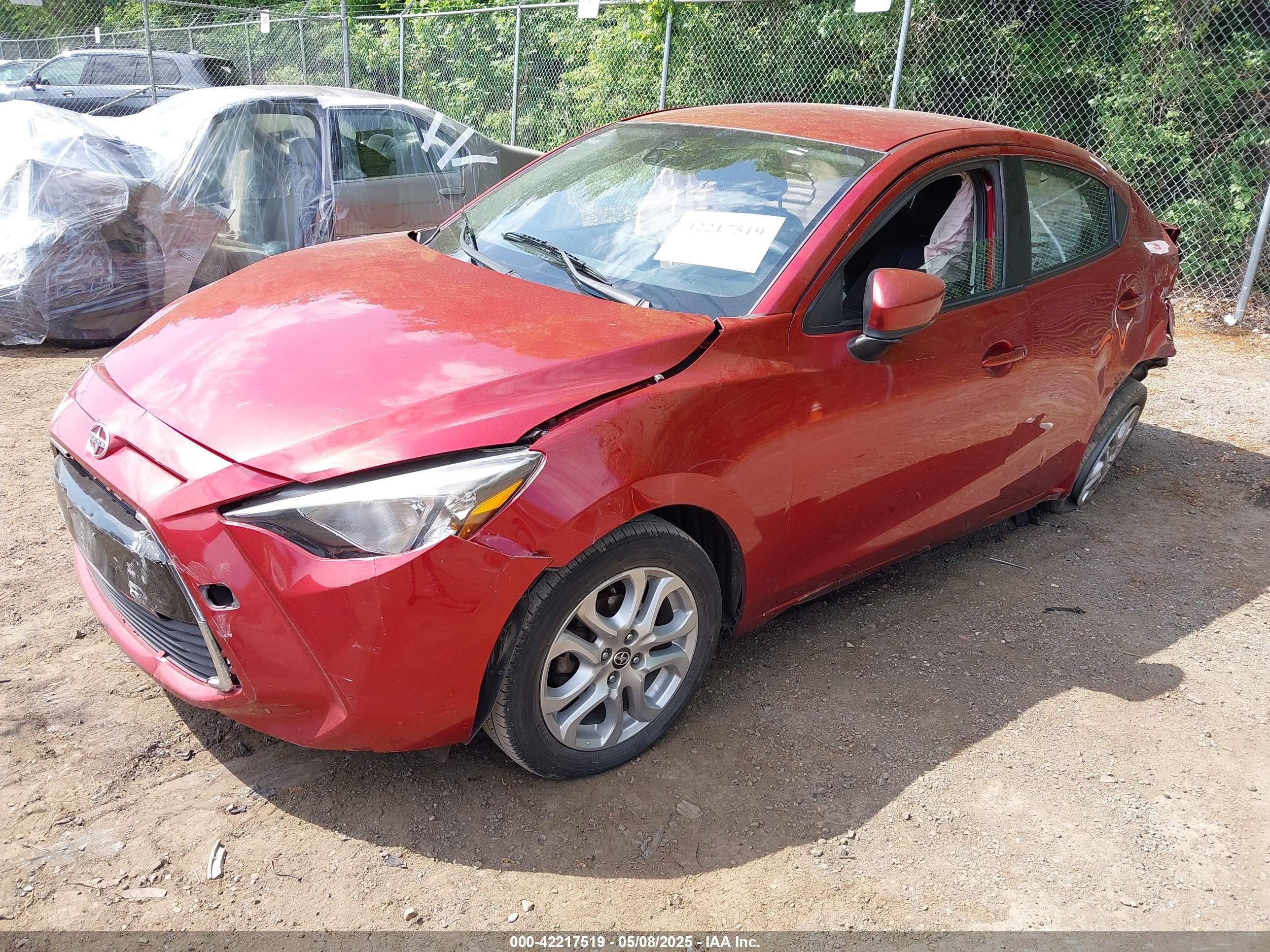 2016 Scion Ia Red vin: 3MYDLBZV8GY125803