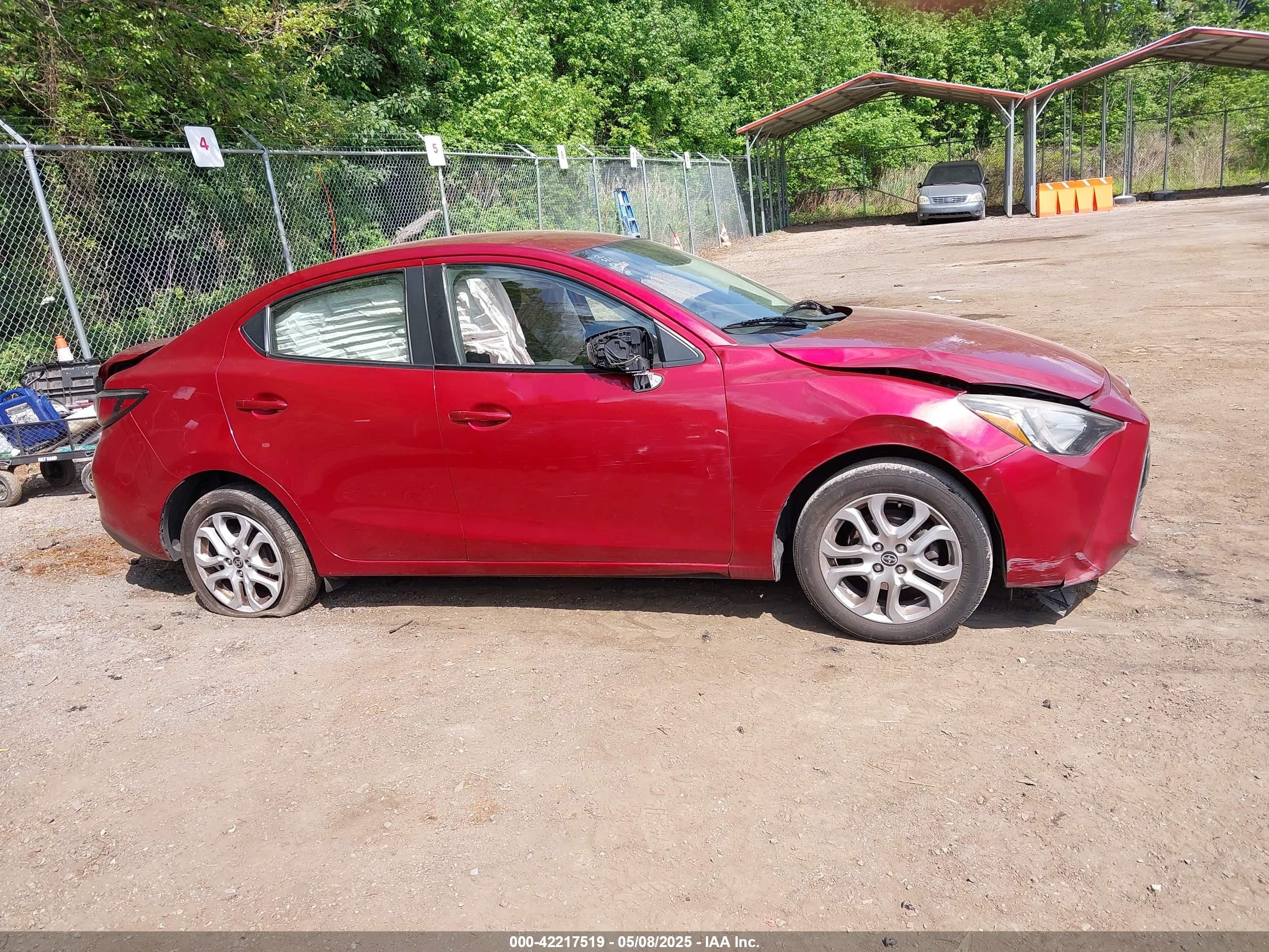 2016 Scion Ia Red vin: 3MYDLBZV8GY125803