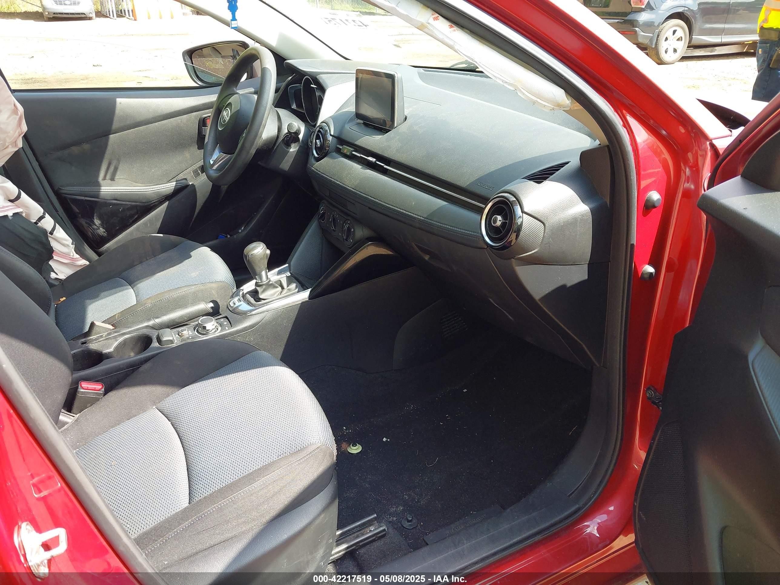 2016 Scion Ia Red vin: 3MYDLBZV8GY125803