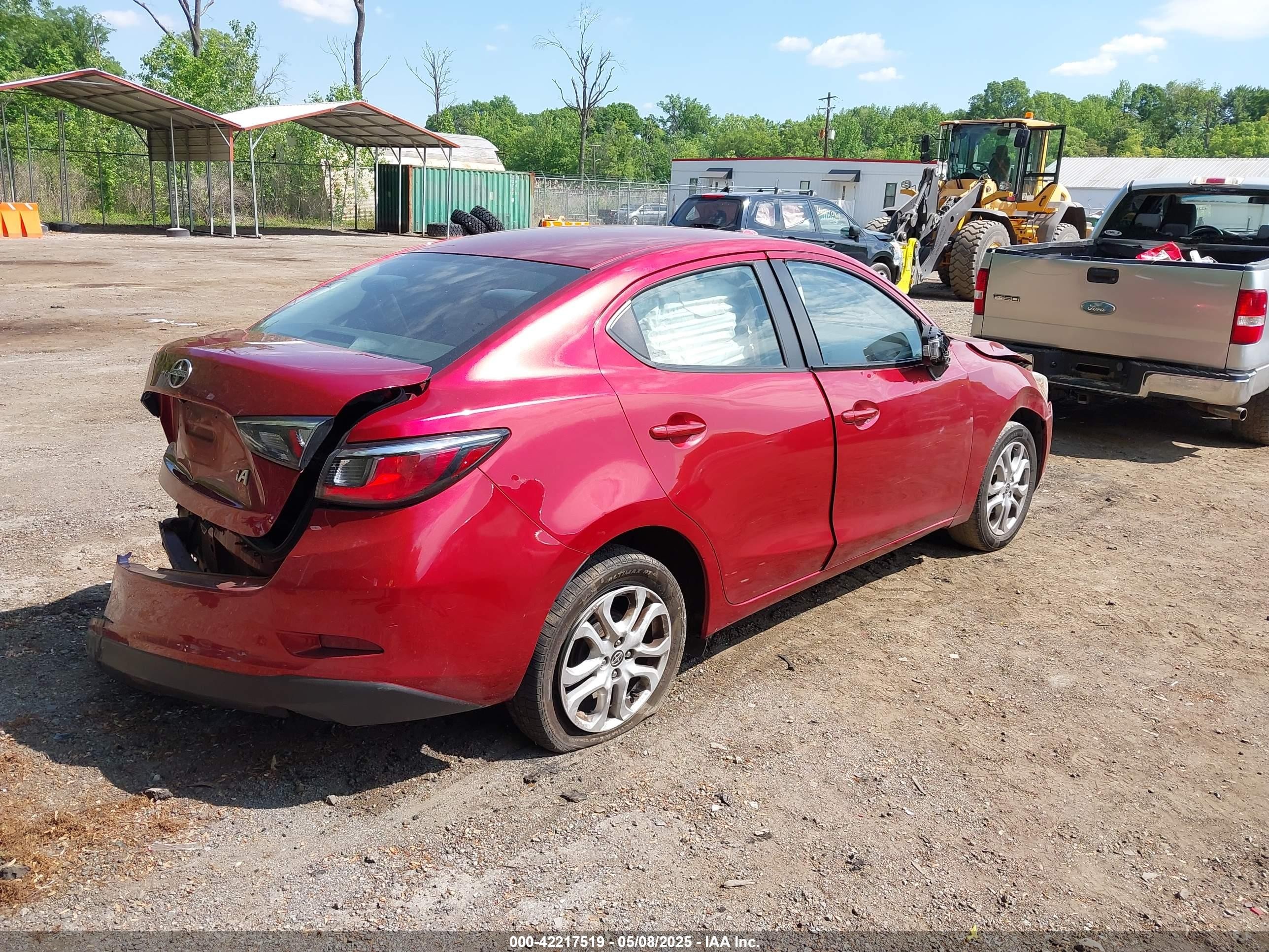 2016 Scion Ia Red vin: 3MYDLBZV8GY125803