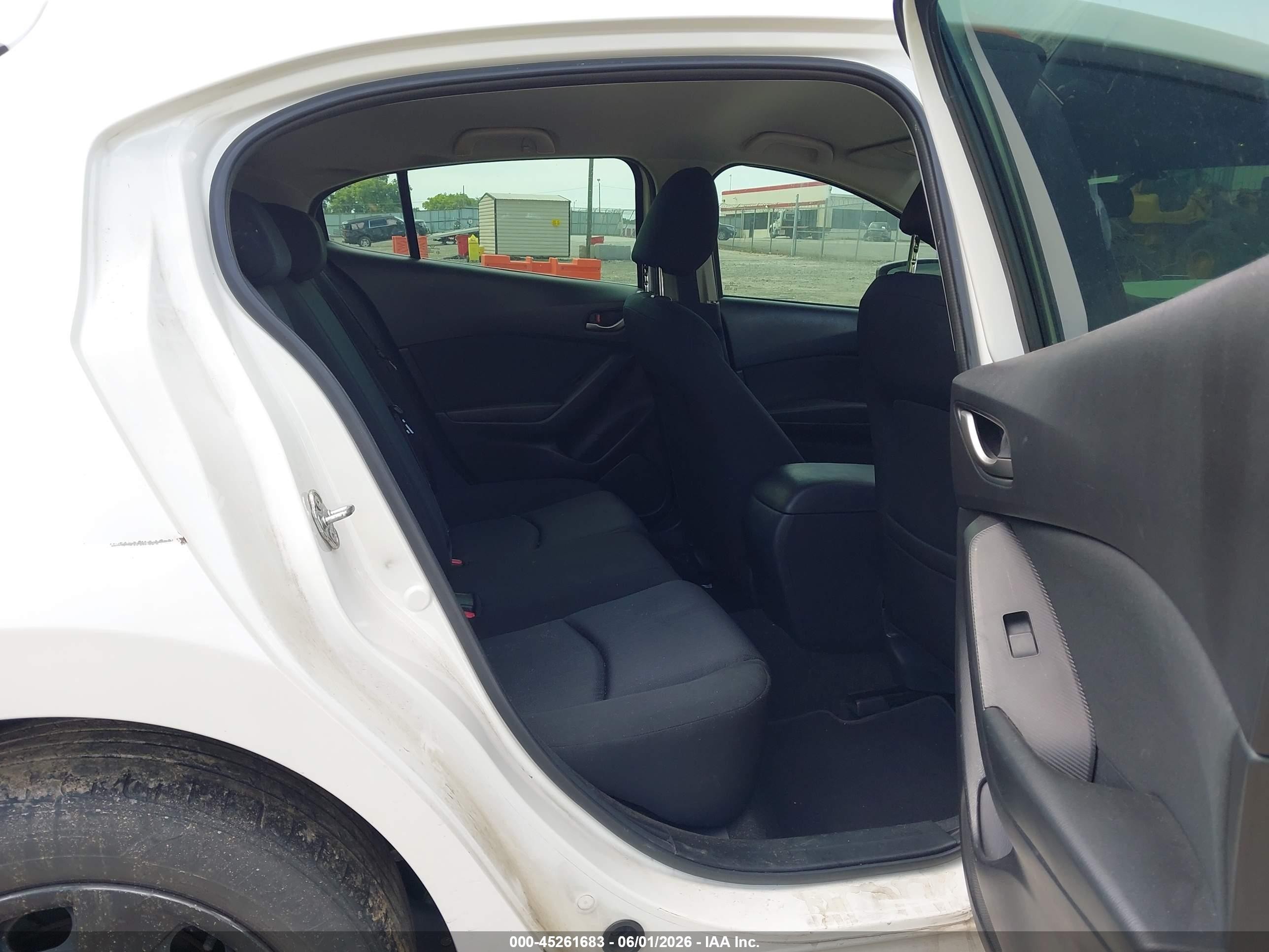 2015 Mazda Mazda3 I Sport Белый vin: 3MZBM1K72FM153317