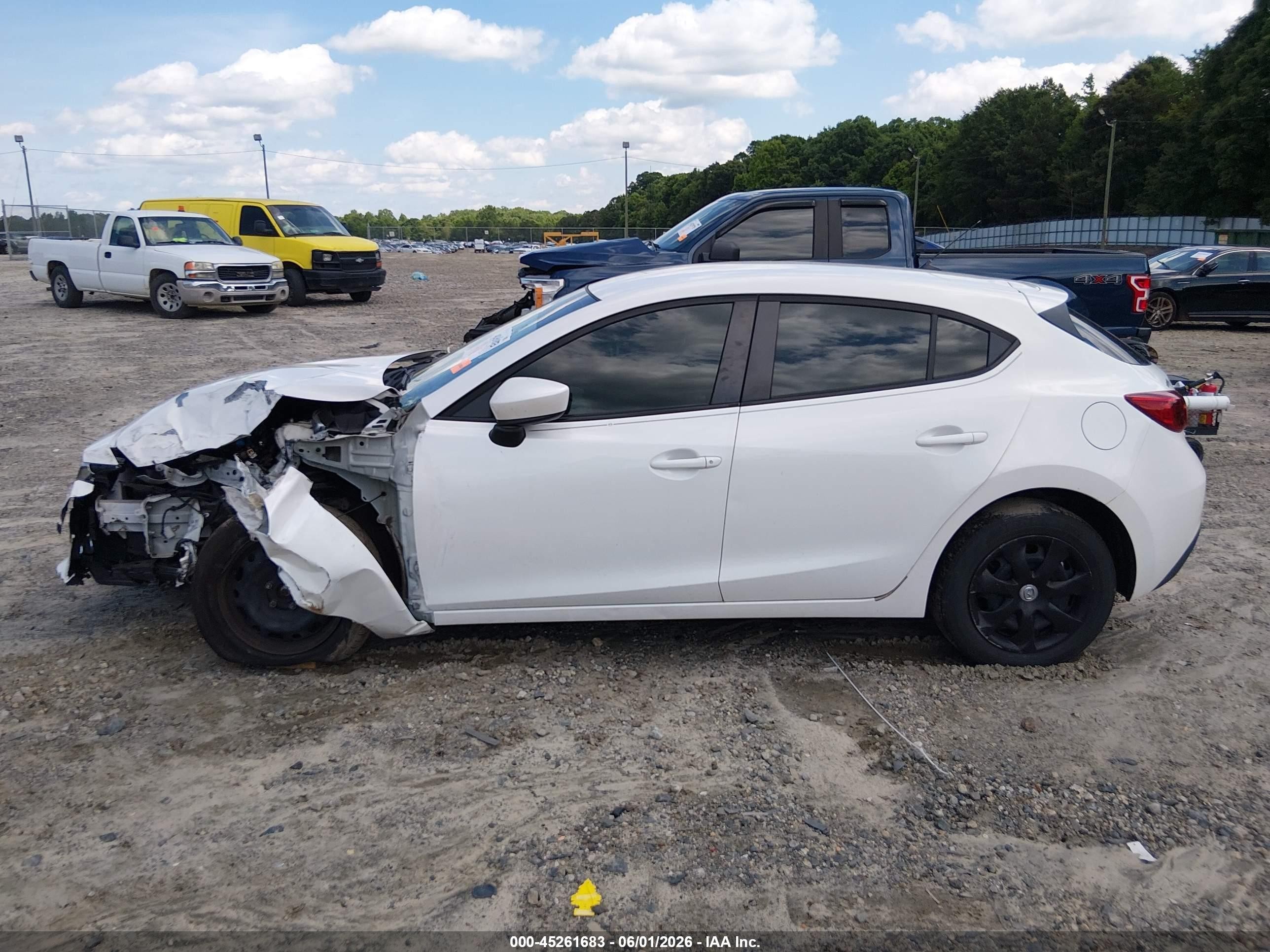 2015 Mazda Mazda3 I Sport Белый vin: 3MZBM1K72FM153317