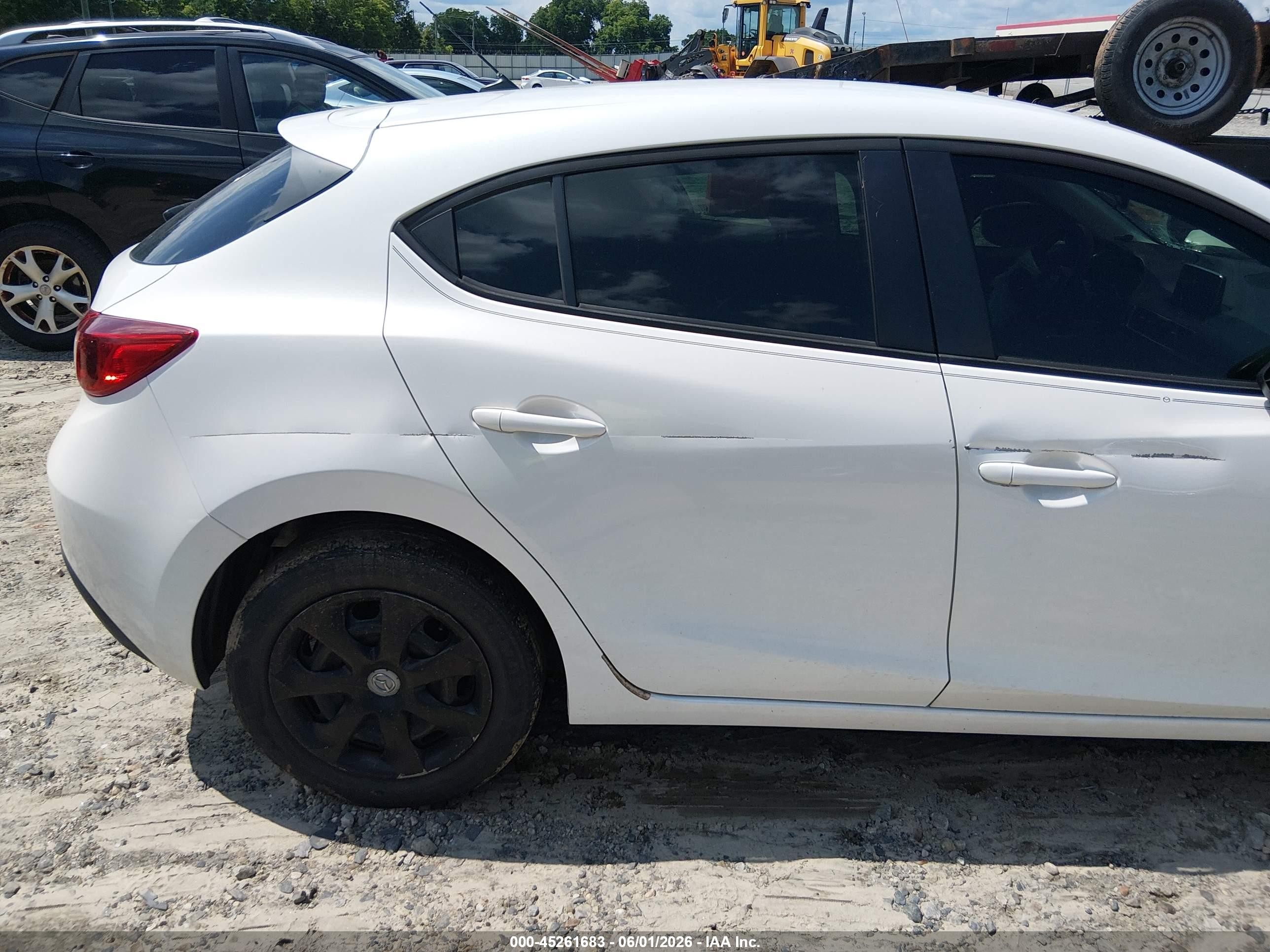2015 Mazda Mazda3 I Sport Белый vin: 3MZBM1K72FM153317