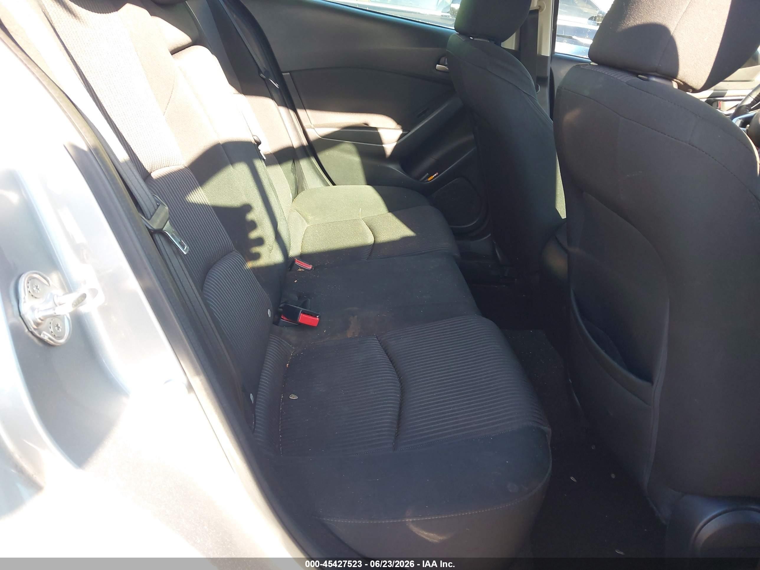 2015 Mazda Mazda3 I Touring Silver vin: 3MZBM1L70FM174844