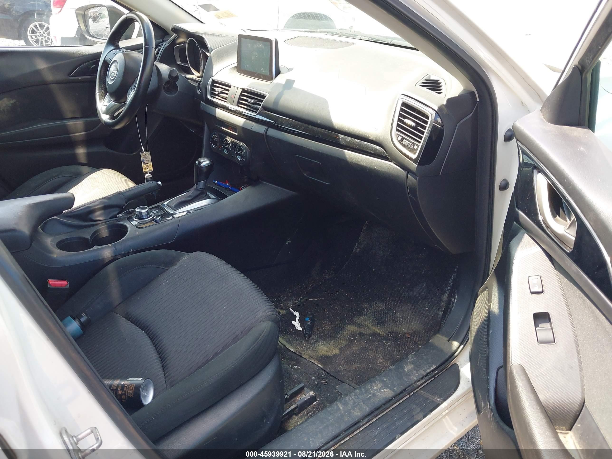 2015 Mazda Mazda3 I Touring White vin: 3MZBM1L71FM207303