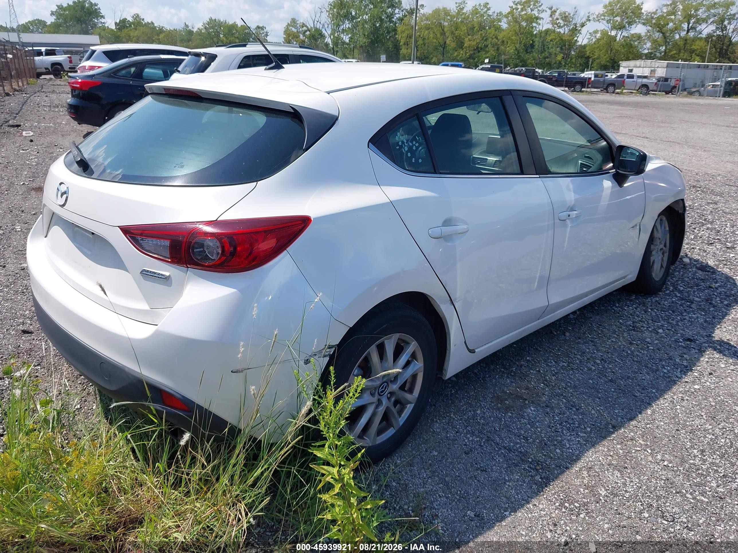 2015 Mazda Mazda3 I Touring White vin: 3MZBM1L71FM207303