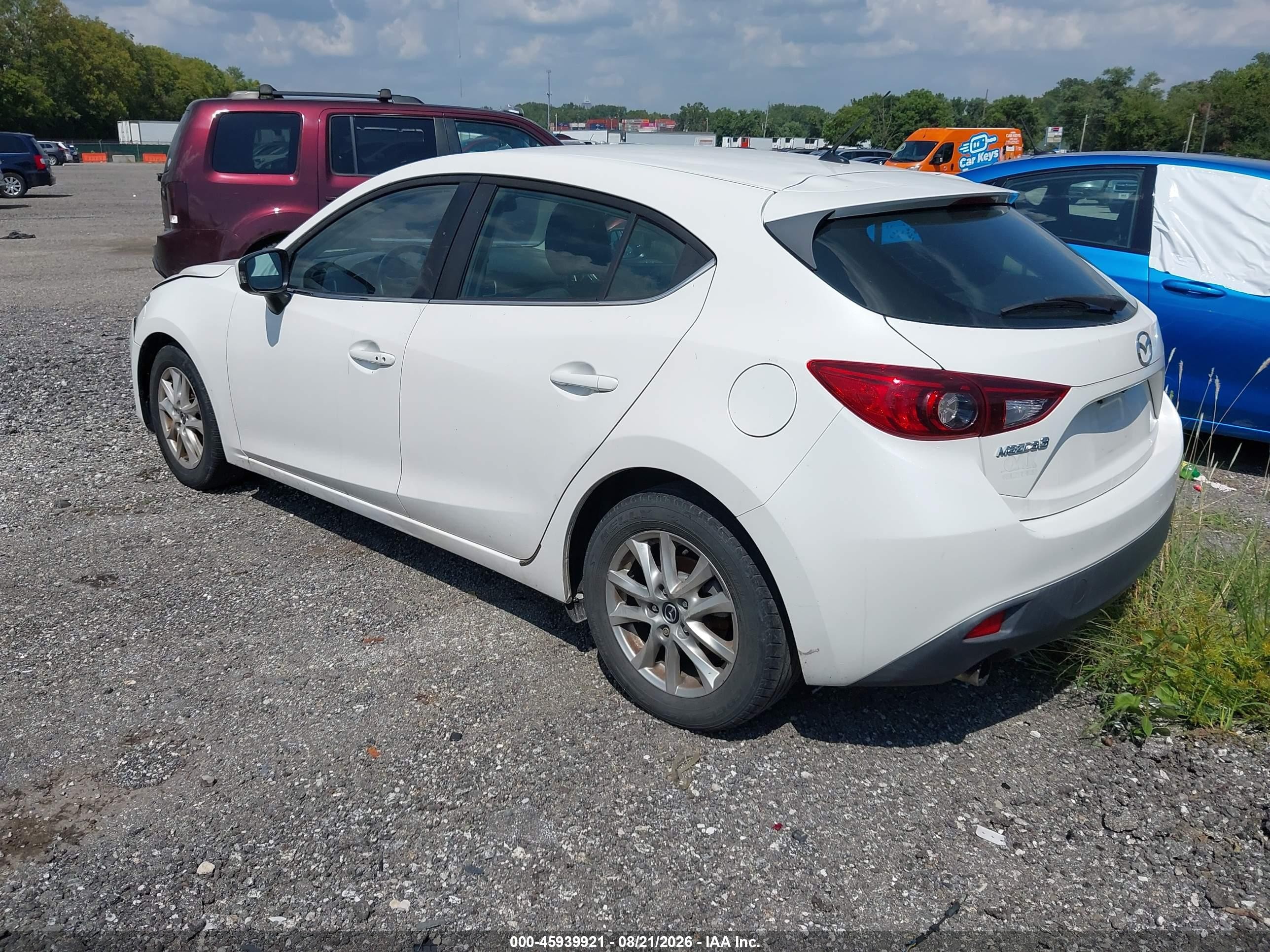 2015 Mazda Mazda3 I Touring White vin: 3MZBM1L71FM207303