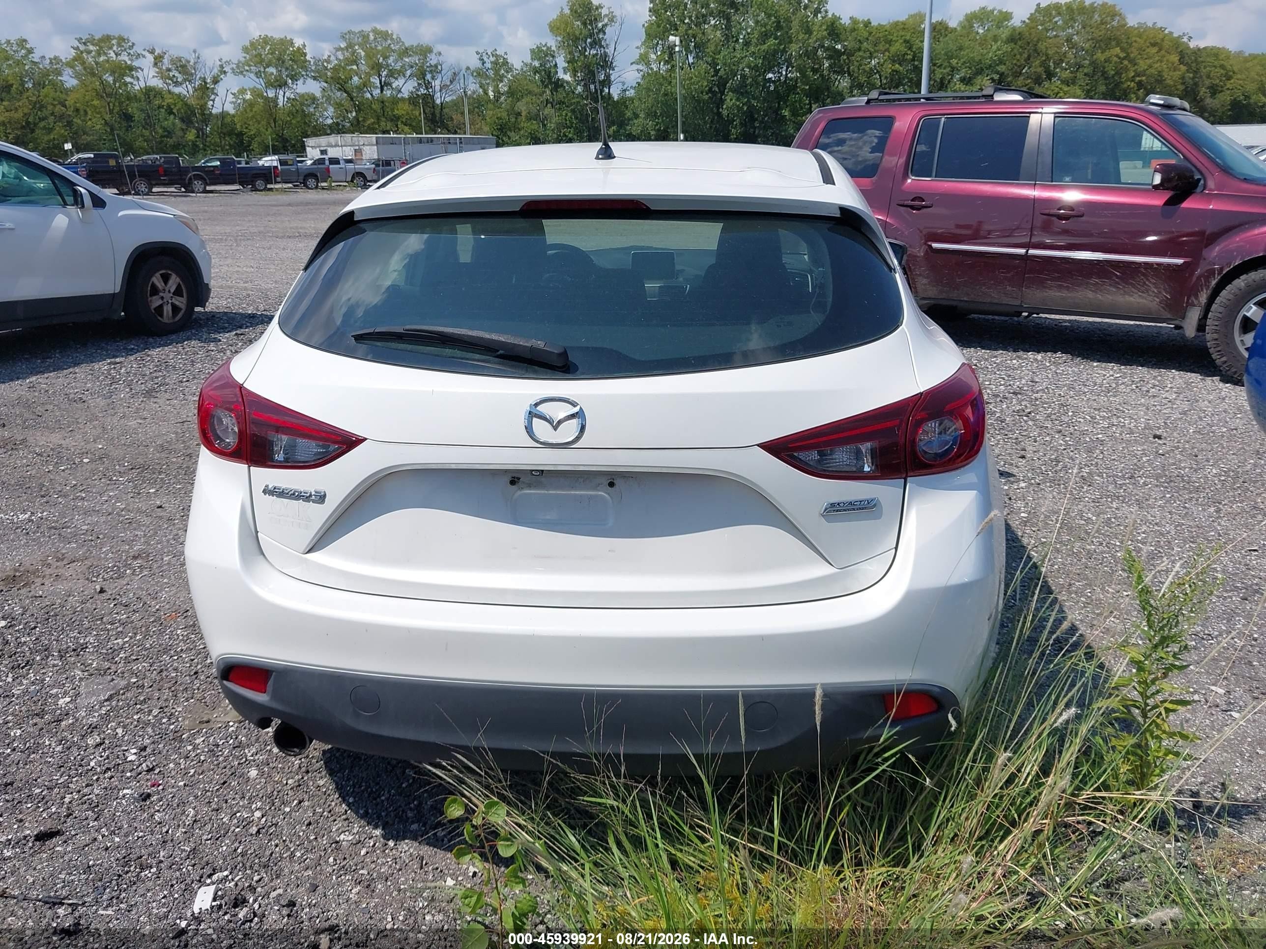 2015 Mazda Mazda3 I Touring White vin: 3MZBM1L71FM207303