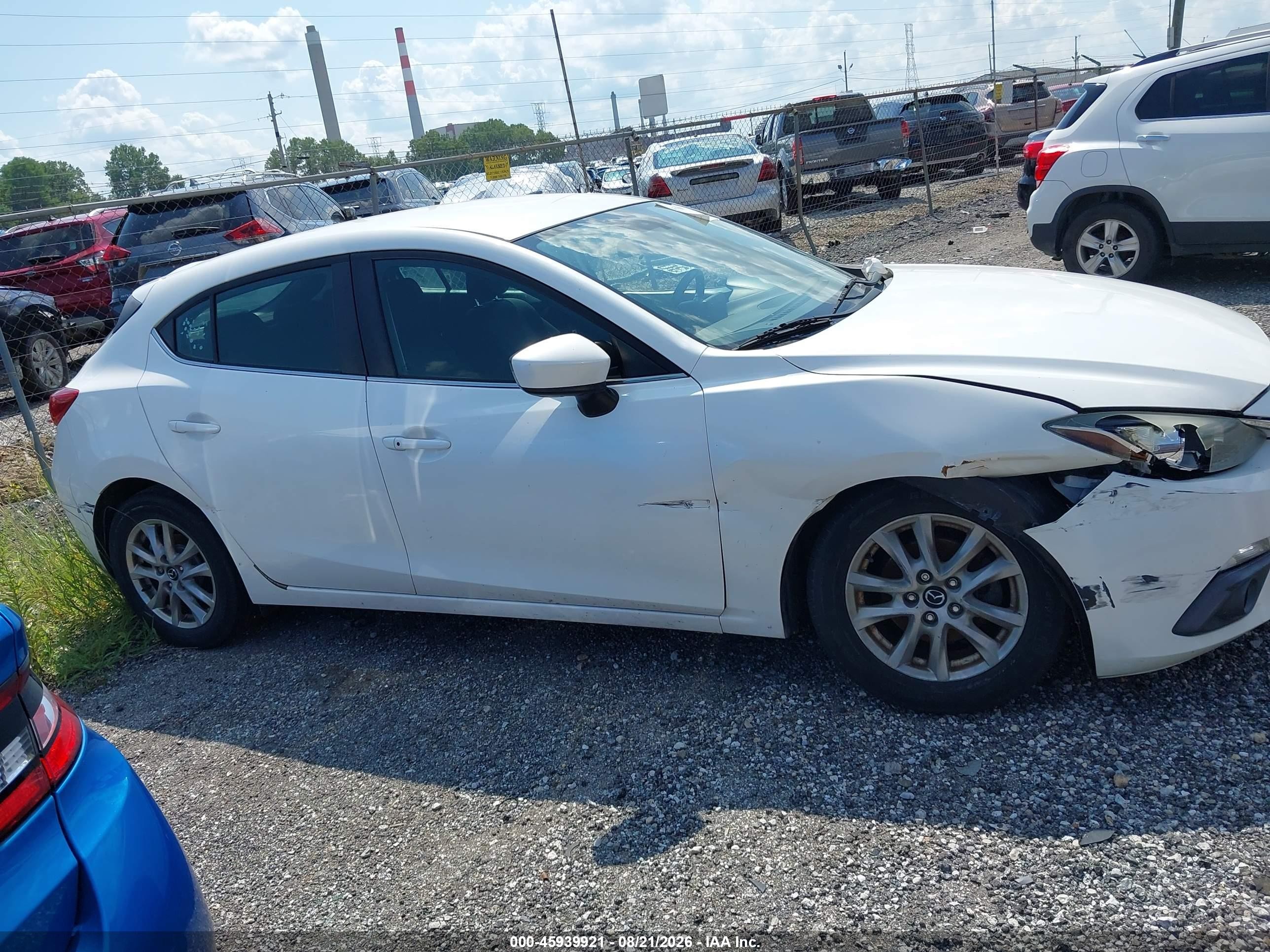 2015 Mazda Mazda3 I Touring White vin: 3MZBM1L71FM207303