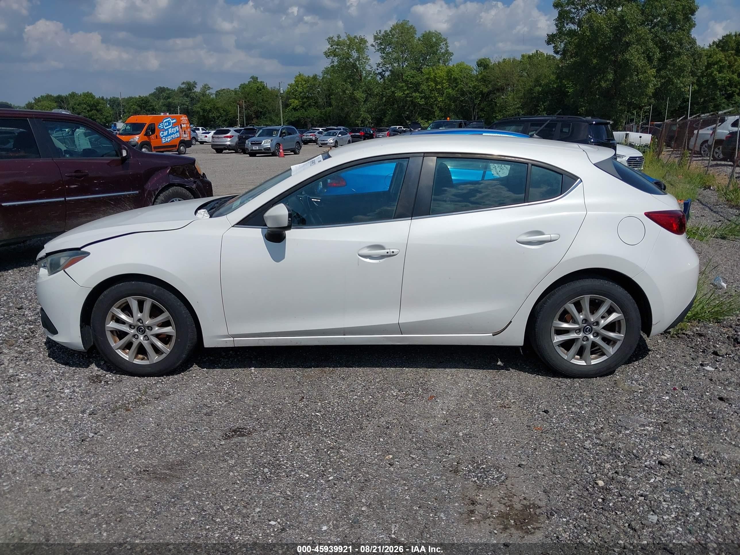 2015 Mazda Mazda3 I Touring White vin: 3MZBM1L71FM207303