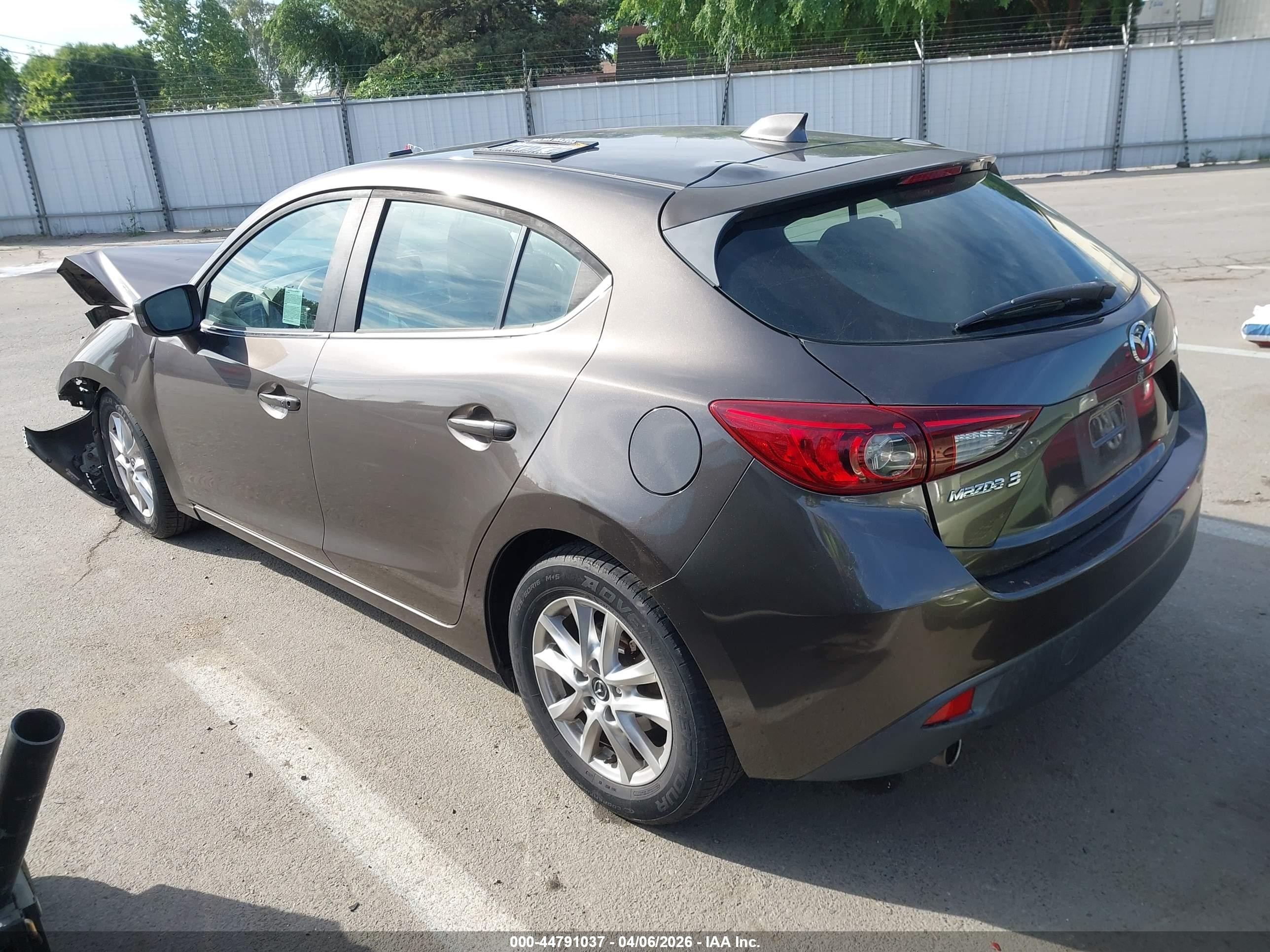2015 Mazda Mazda3 I Grand Touring Brown vin: 3MZBM1M77FM229322