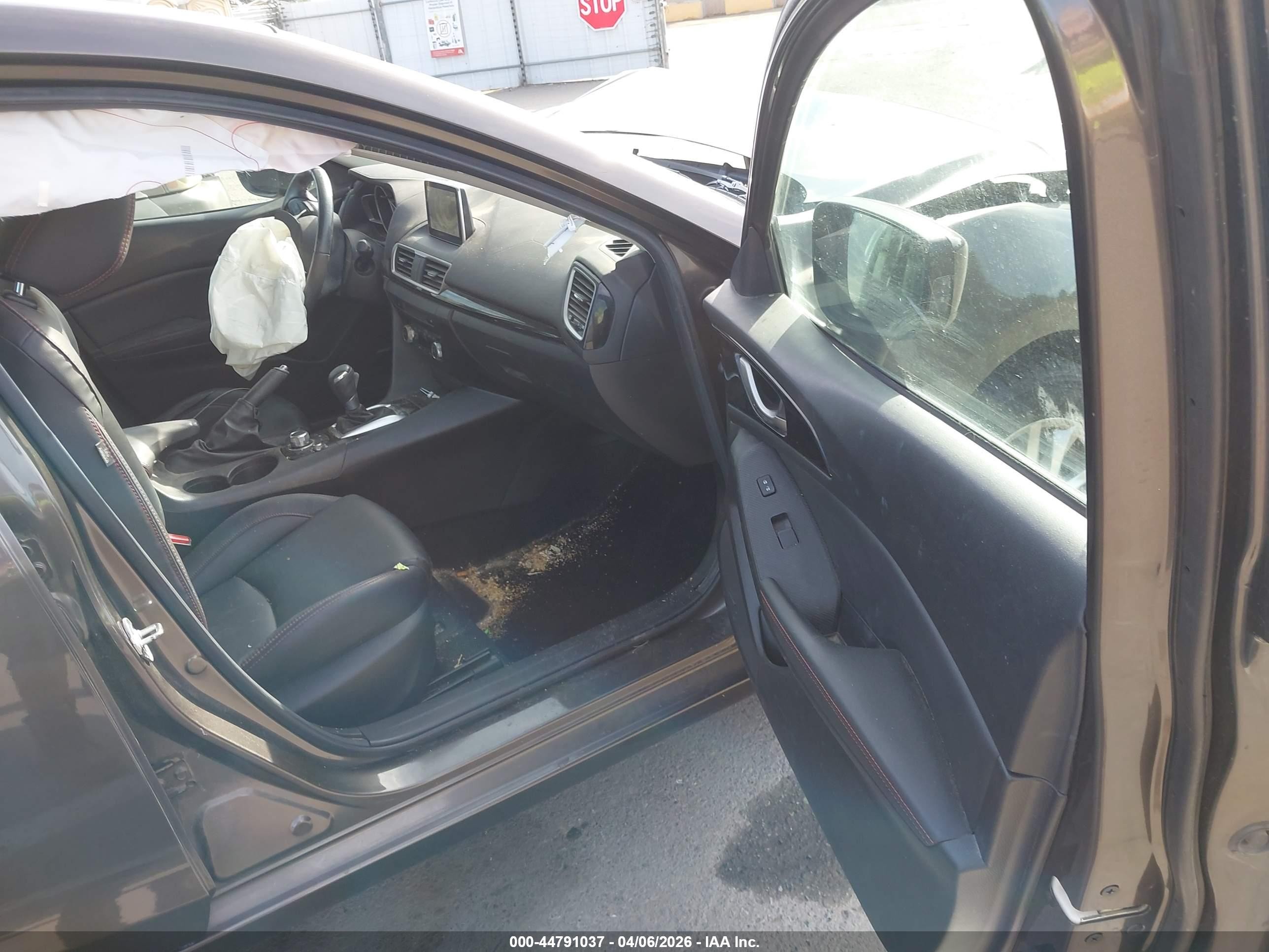 2015 Mazda Mazda3 I Grand Touring Brown vin: 3MZBM1M77FM229322