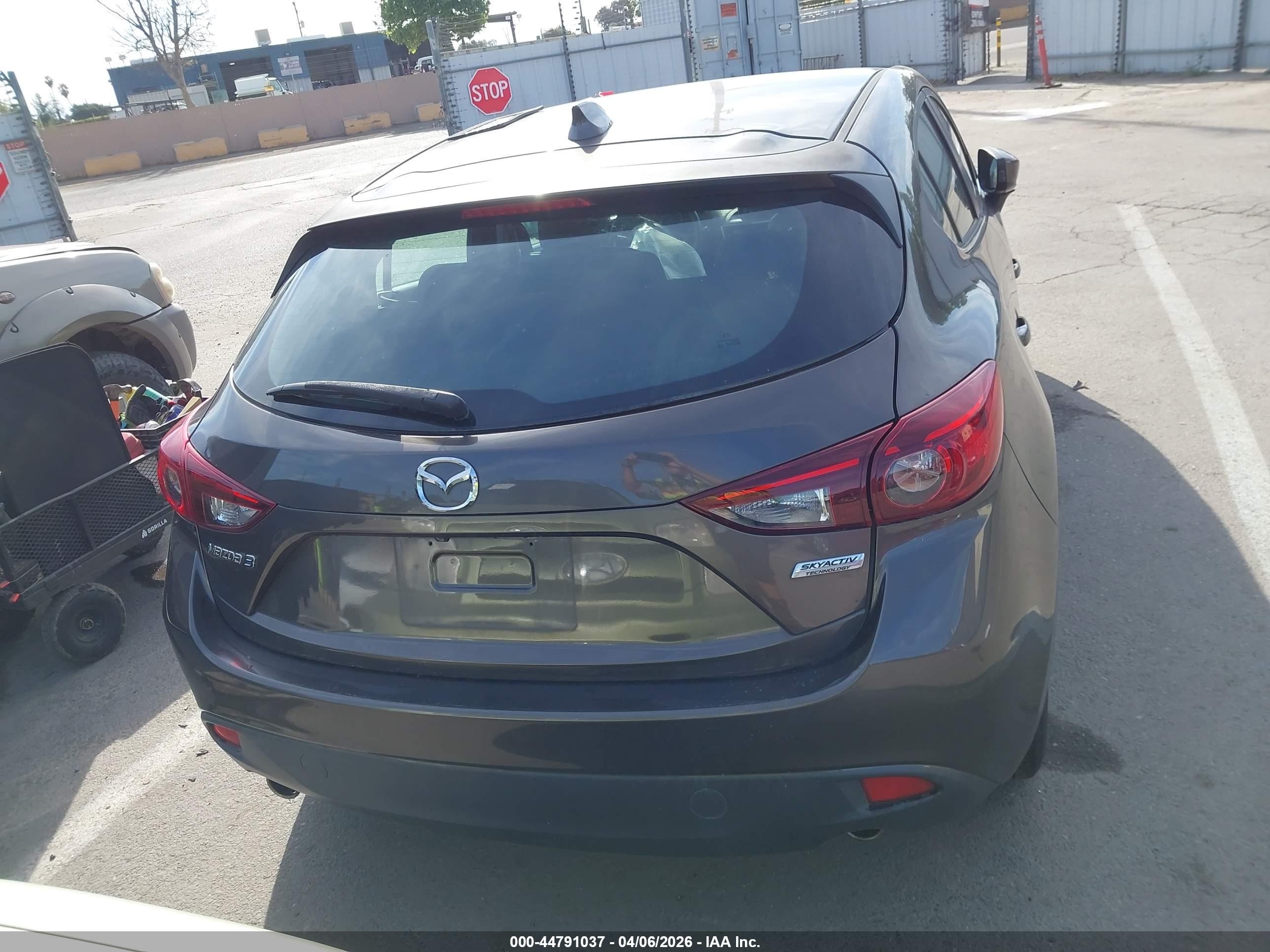 2015 Mazda Mazda3 I Grand Touring Brown vin: 3MZBM1M77FM229322
