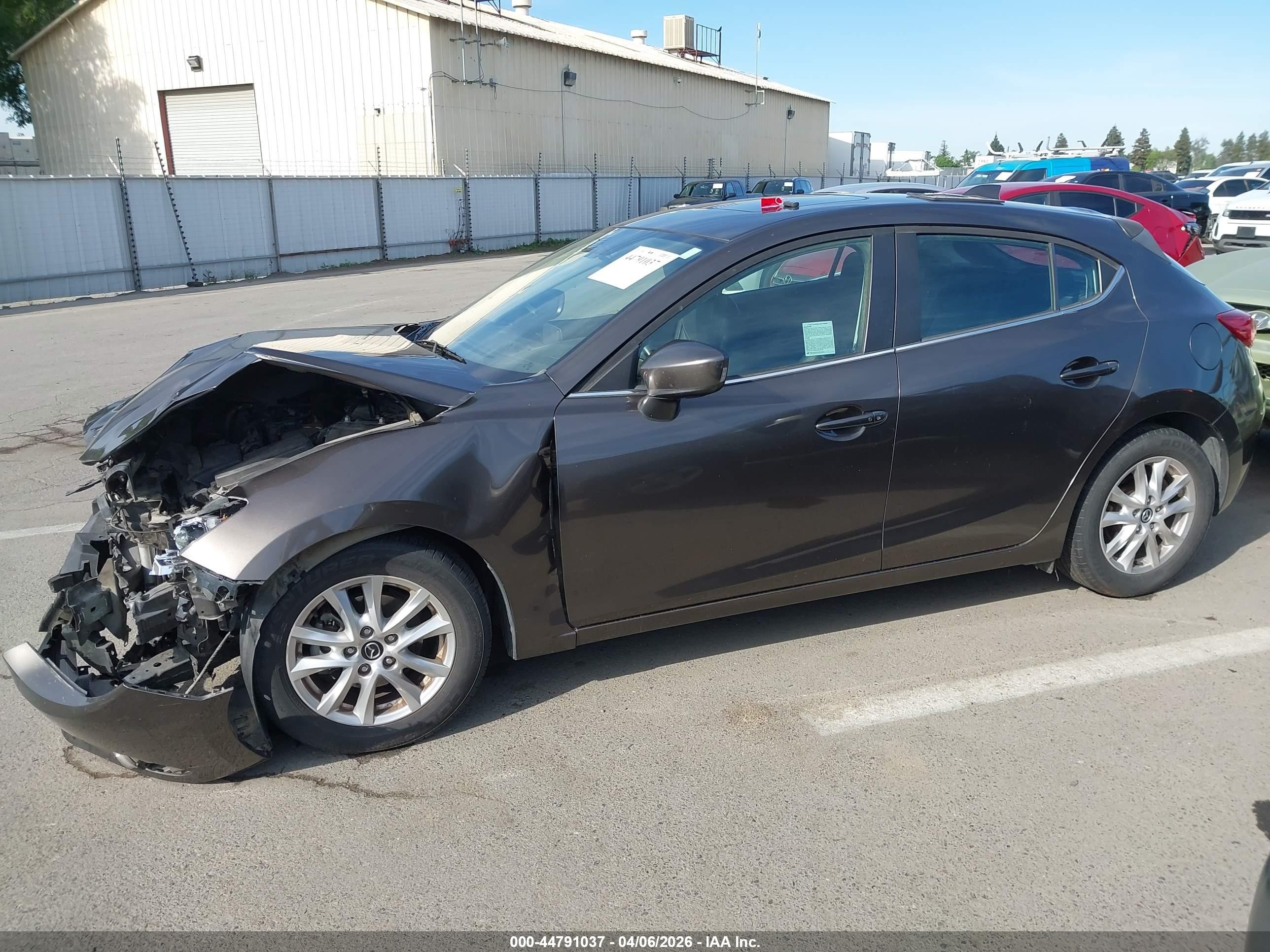 2015 Mazda Mazda3 I Grand Touring Brown vin: 3MZBM1M77FM229322