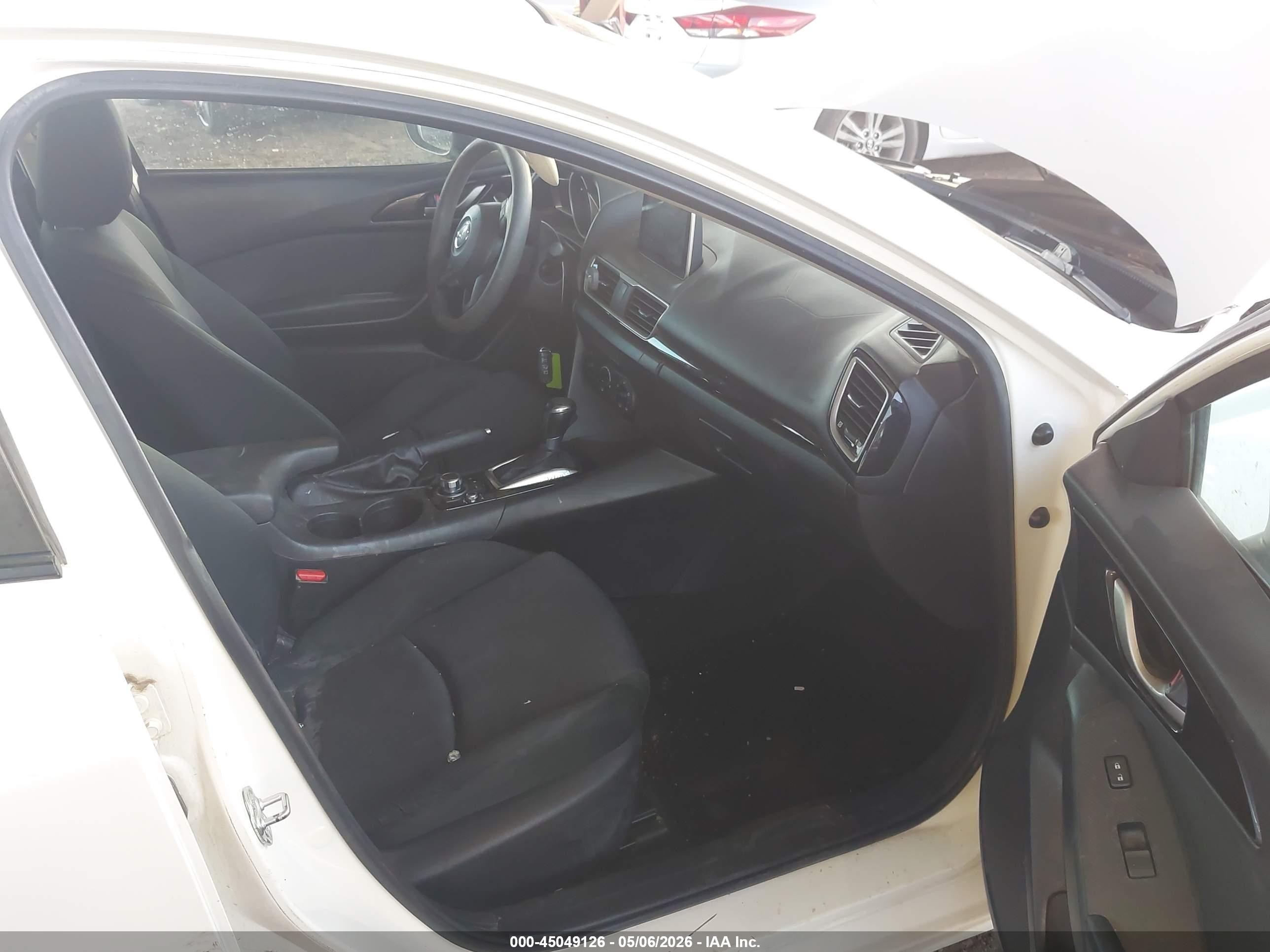 2015 Mazda Mazda3 I Sport Белый vin: 3MZBM1U70FM168119