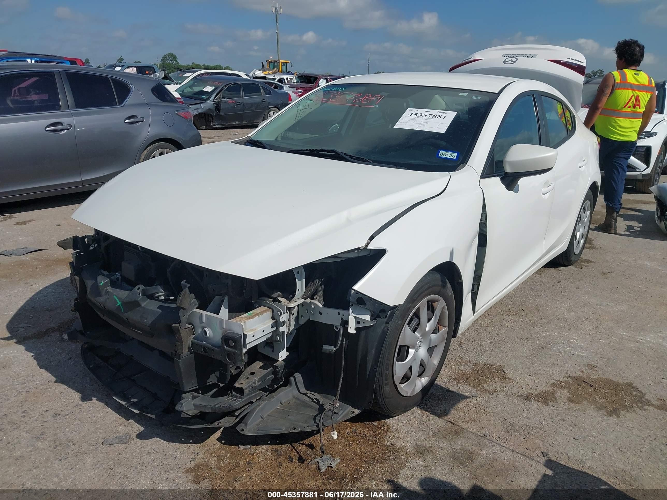 2014 Mazda Mazda3 I Sport White vin: 3MZBM1U71EM100703