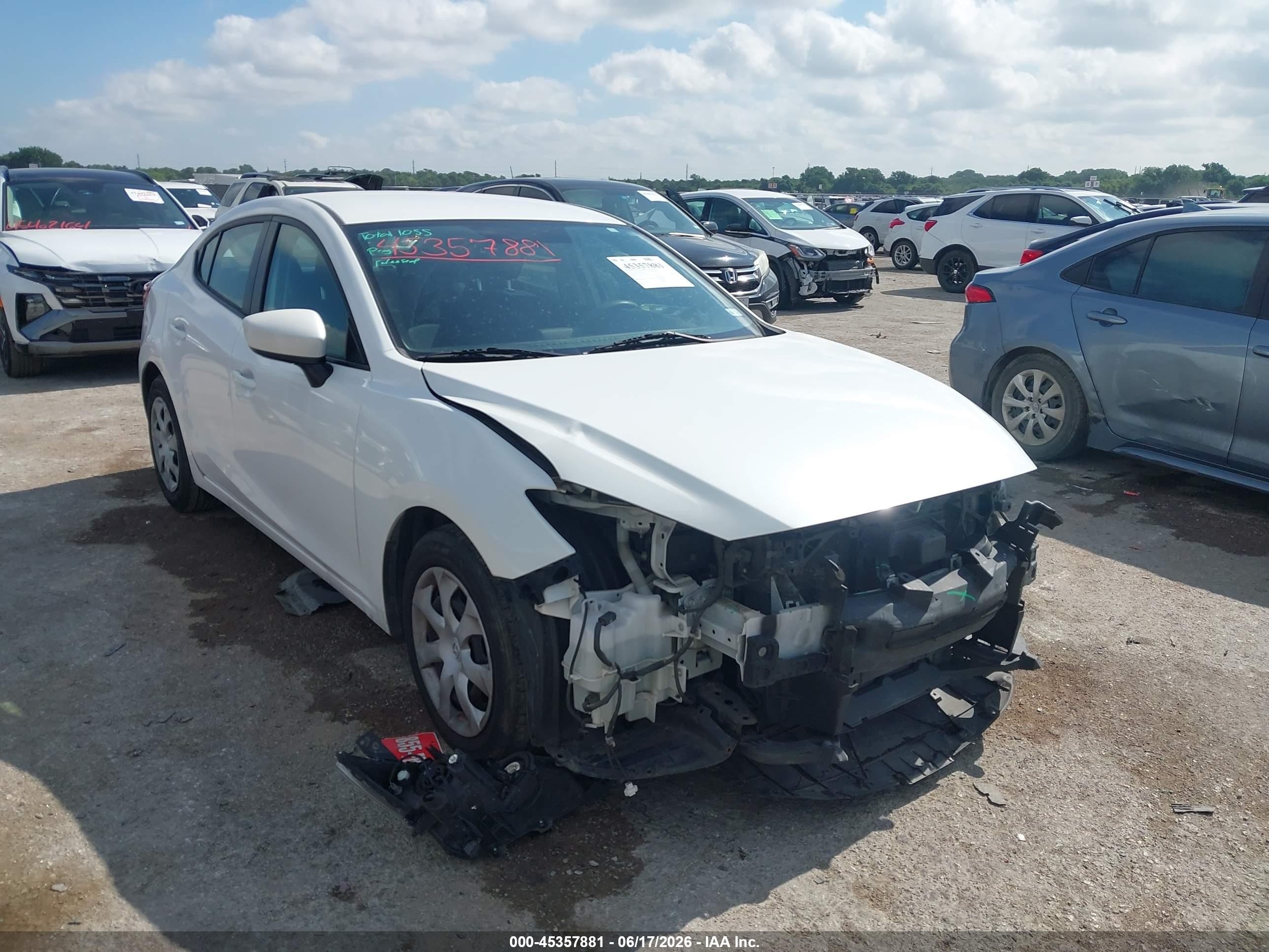 2014 Mazda Mazda3 I Sport White vin: 3MZBM1U71EM100703