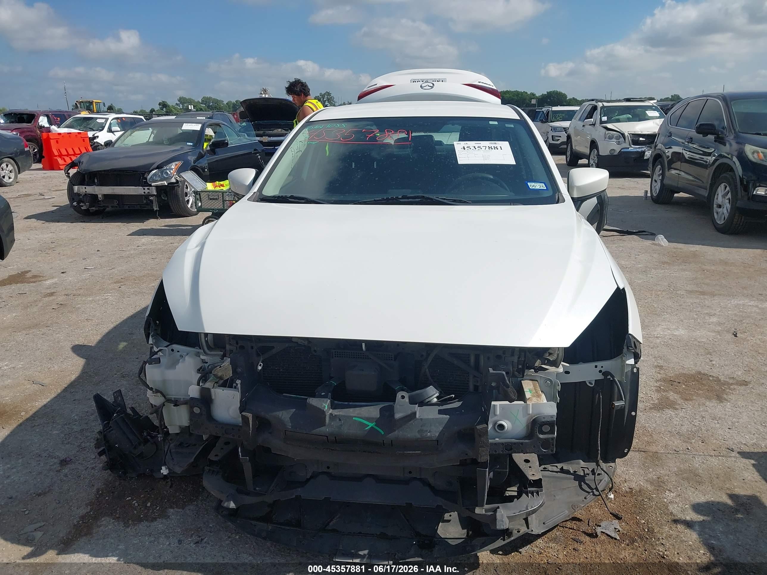 2014 Mazda Mazda3 I Sport White vin: 3MZBM1U71EM100703