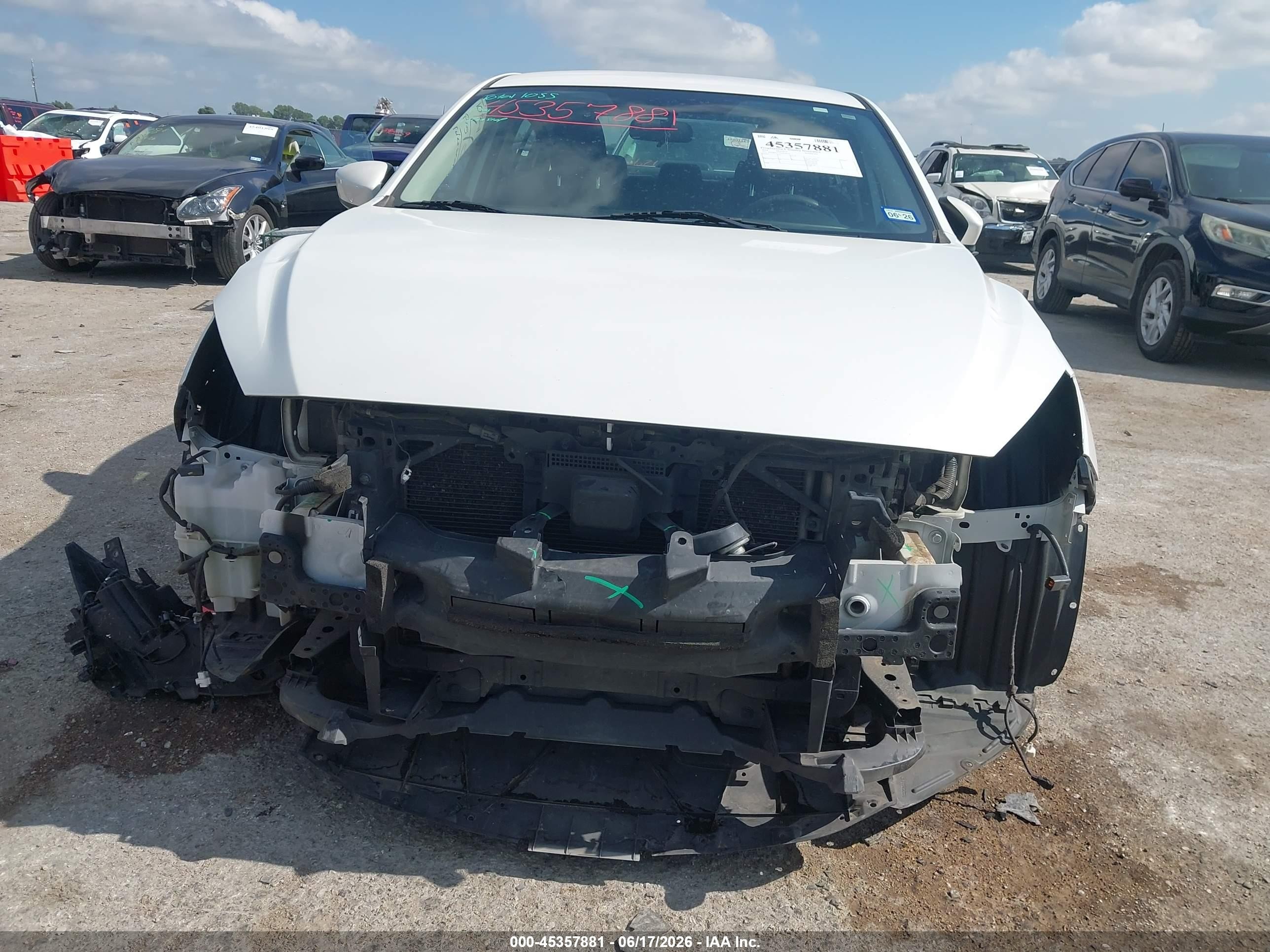 2014 Mazda Mazda3 I Sport White vin: 3MZBM1U71EM100703
