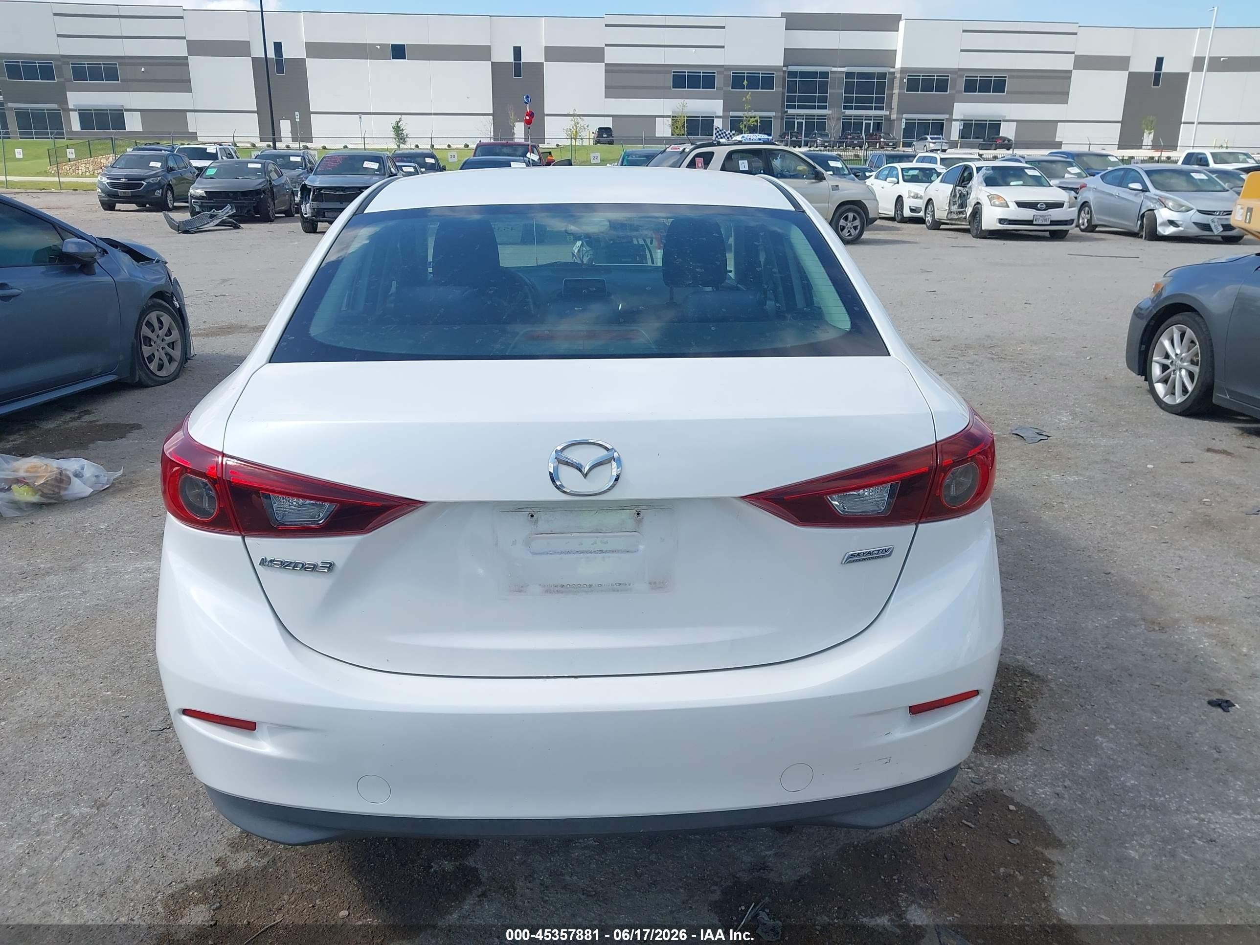 2014 Mazda Mazda3 I Sport White vin: 3MZBM1U71EM100703