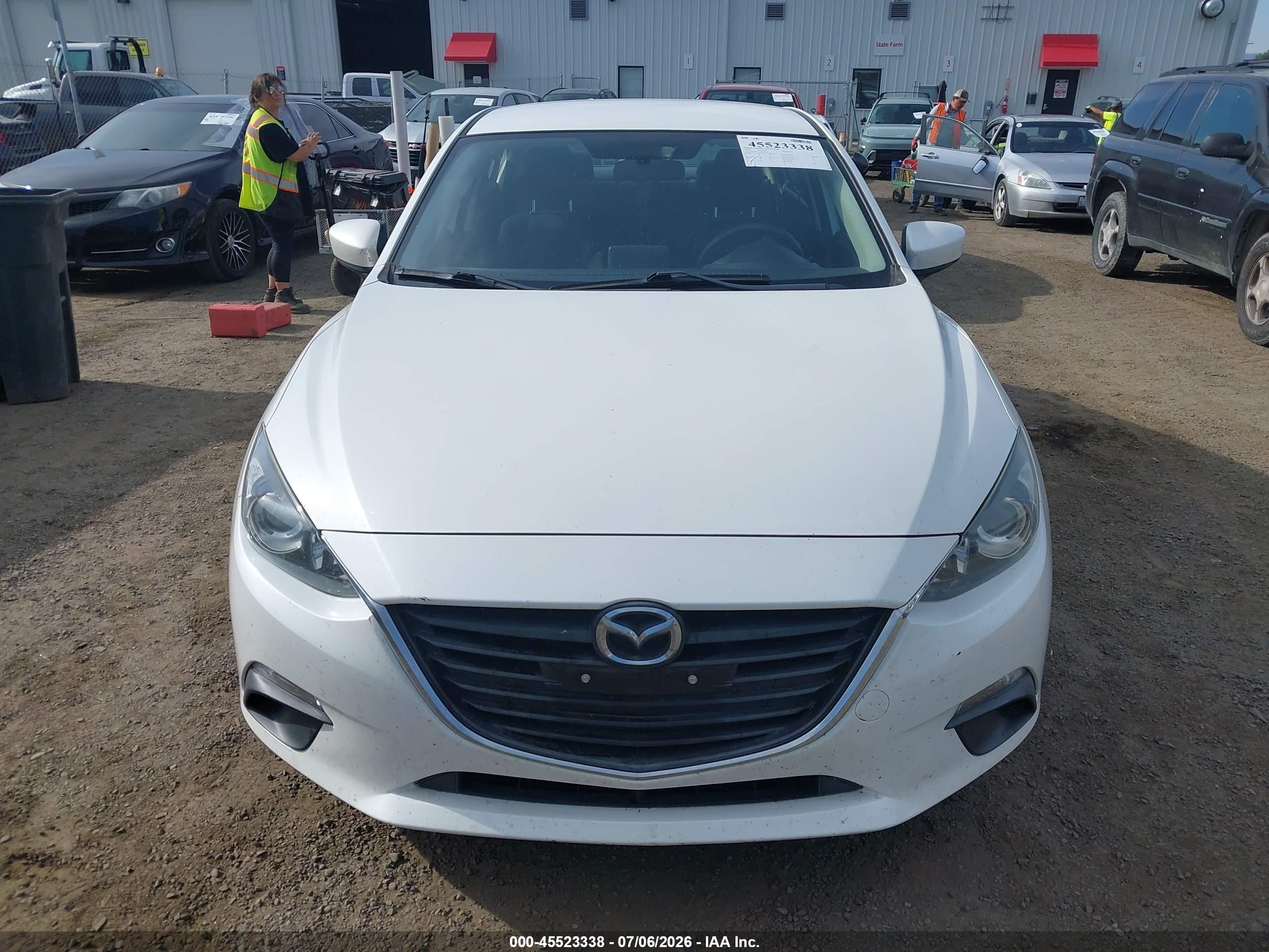 2015 Mazda Mazda3 I Sport White vin: 3MZBM1U72FM169949