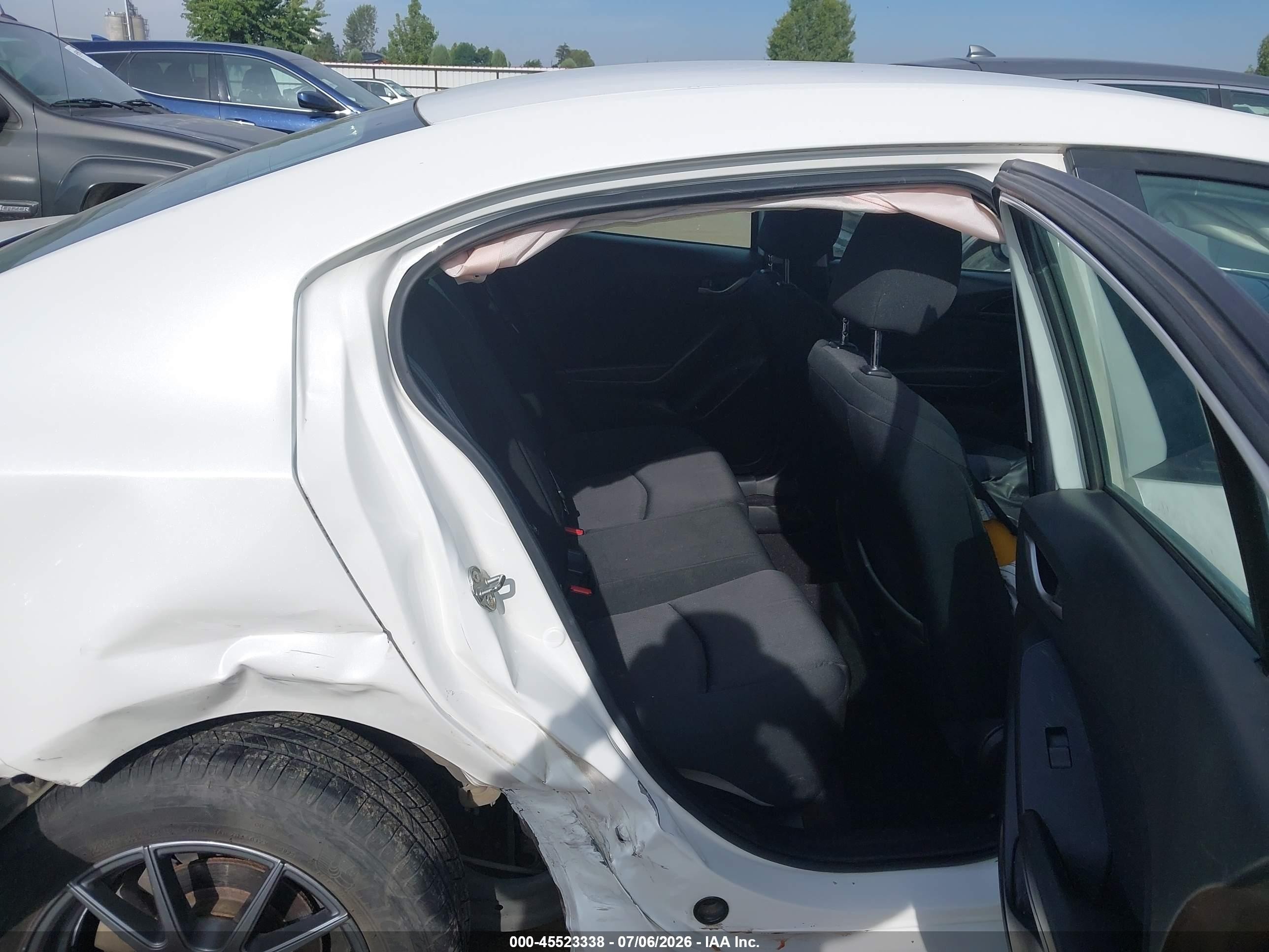 2015 Mazda Mazda3 I Sport White vin: 3MZBM1U72FM169949