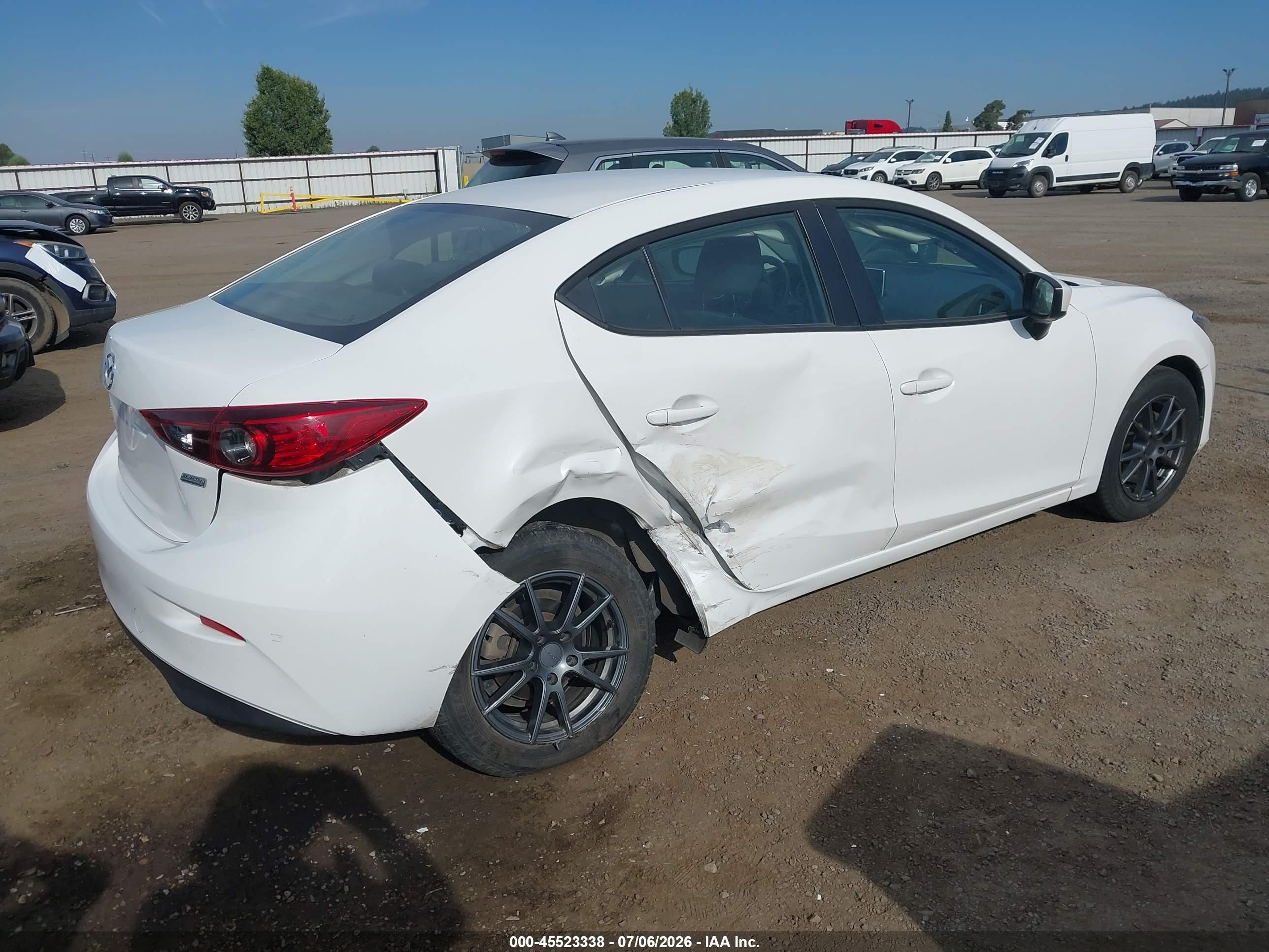 2015 Mazda Mazda3 I Sport White vin: 3MZBM1U72FM169949