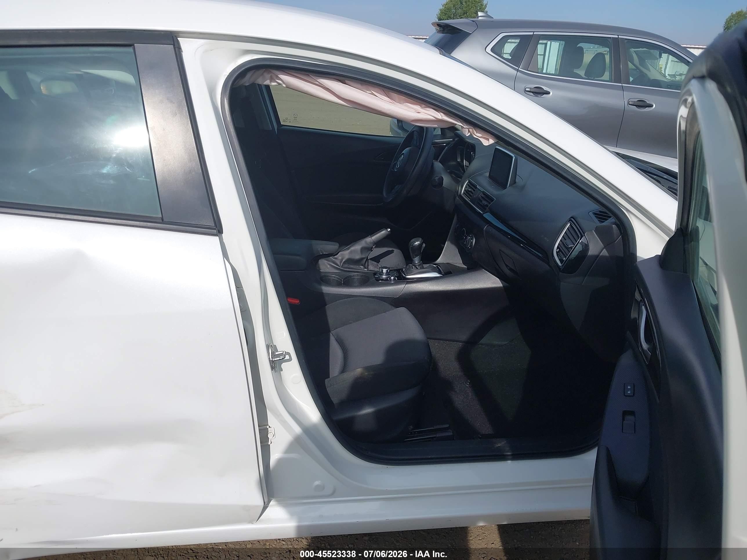 2015 Mazda Mazda3 I Sport White vin: 3MZBM1U72FM169949