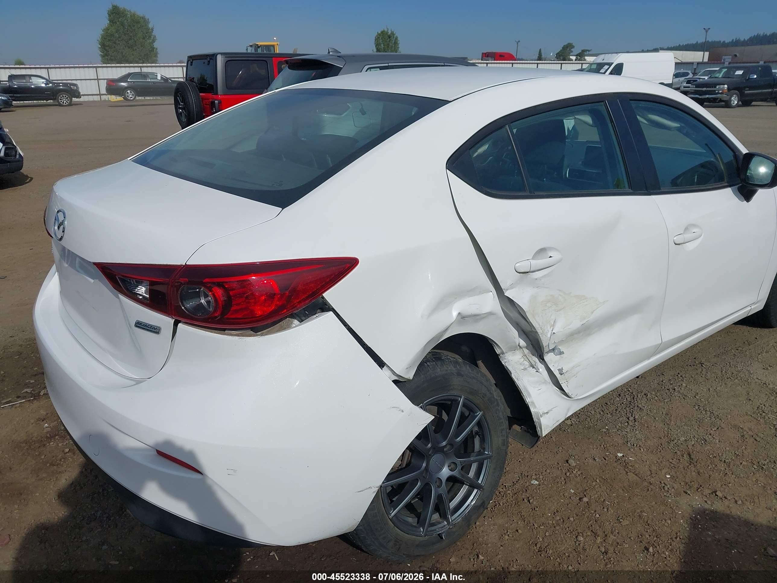 2015 Mazda Mazda3 I Sport White vin: 3MZBM1U72FM169949