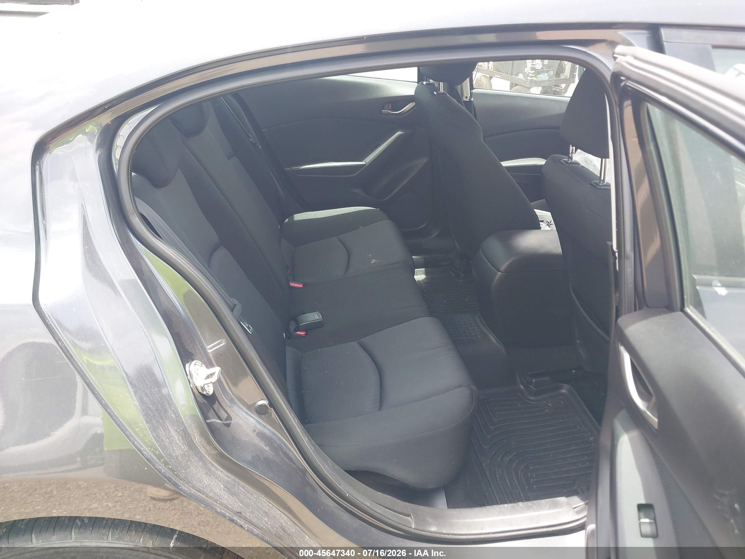 2015 Mazda Mazda3 I Sport Gray vin: 3MZBM1U72FM185407
