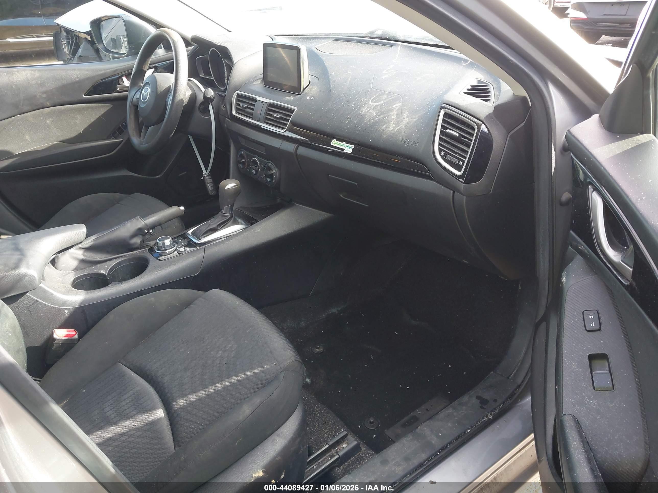 2015 Mazda Mazda3 I Sport Silver vin: 3MZBM1U72FM231592