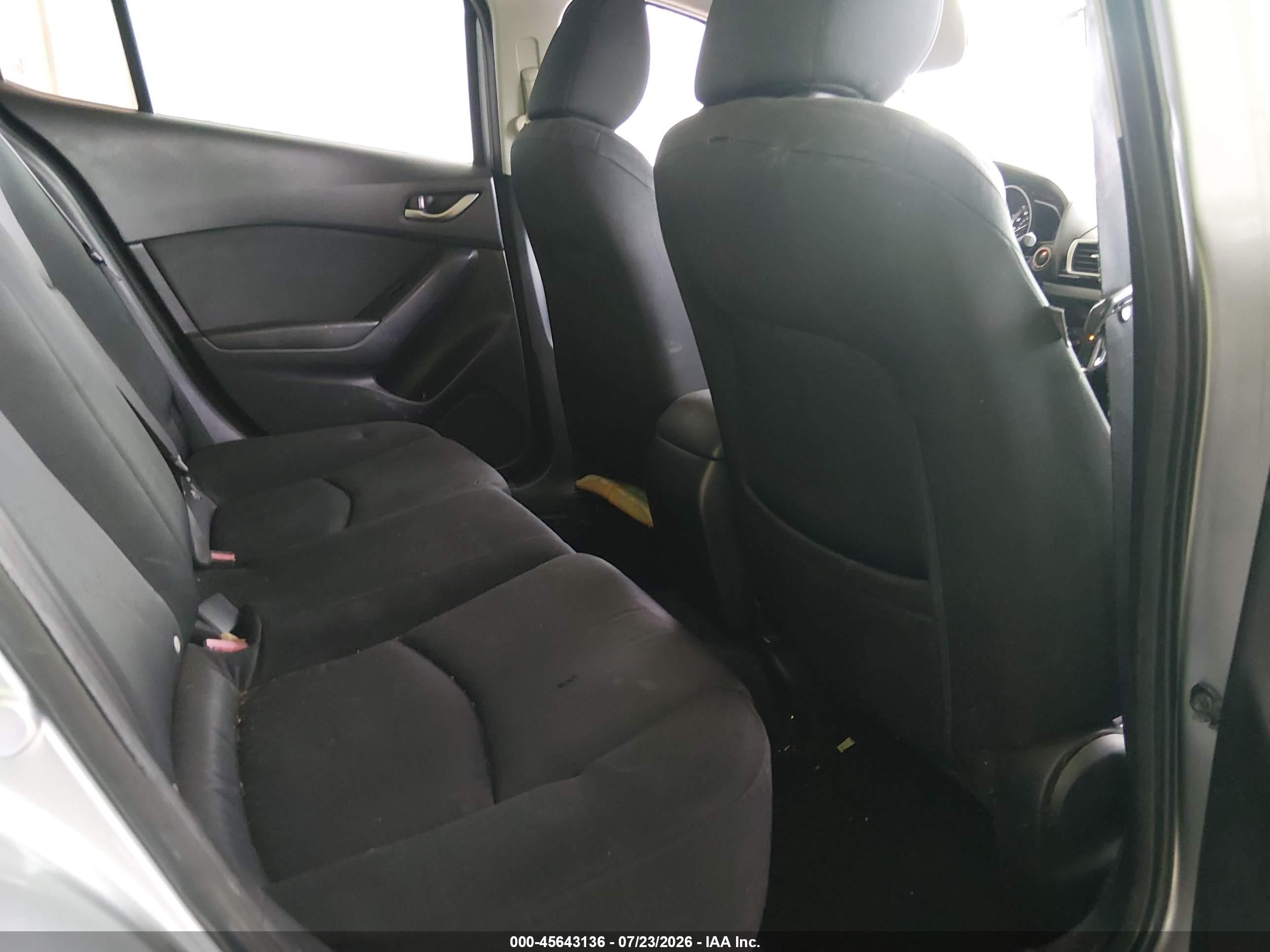 2015 Mazda Mazda3 I Sport Серебряный vin: 3MZBM1U74FM232887