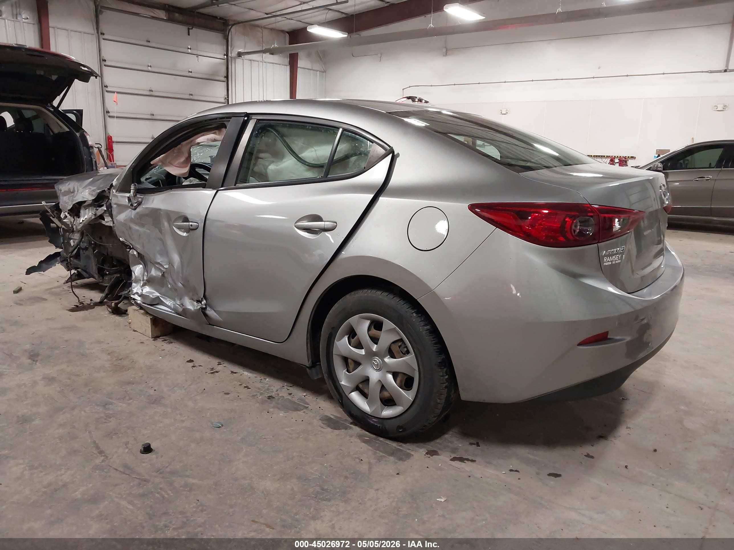 2015 Mazda Mazda3 I Sport Серебряный vin: 3MZBM1U75FM147847