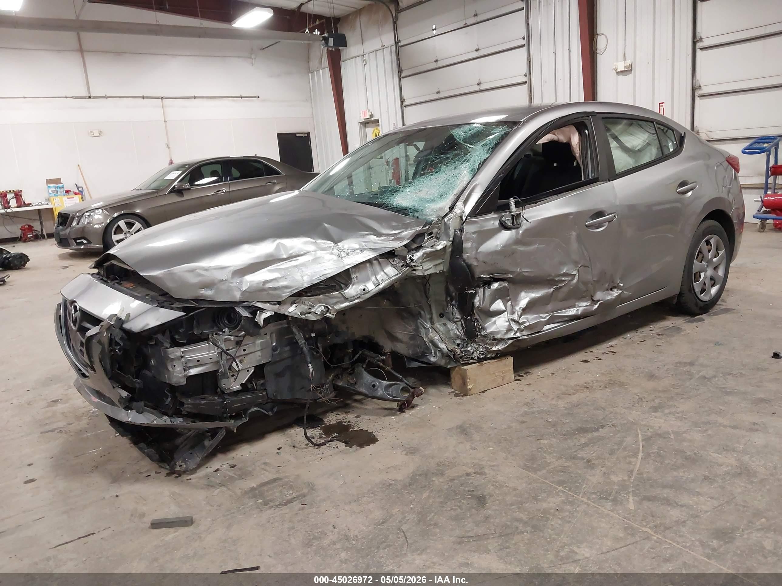 2015 Mazda Mazda3 I Sport Серебряный vin: 3MZBM1U75FM147847