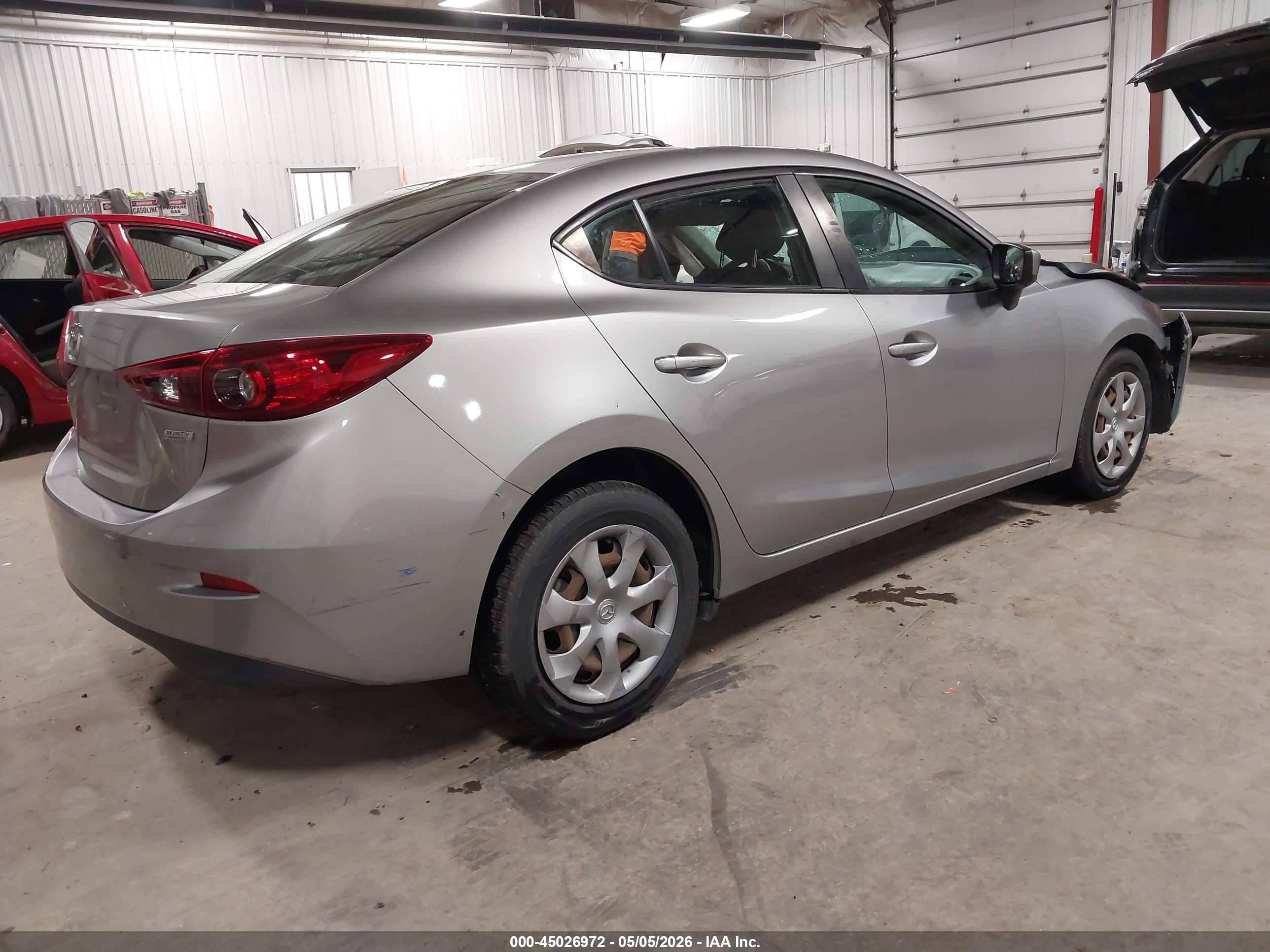 2015 Mazda Mazda3 I Sport Серебряный vin: 3MZBM1U75FM147847