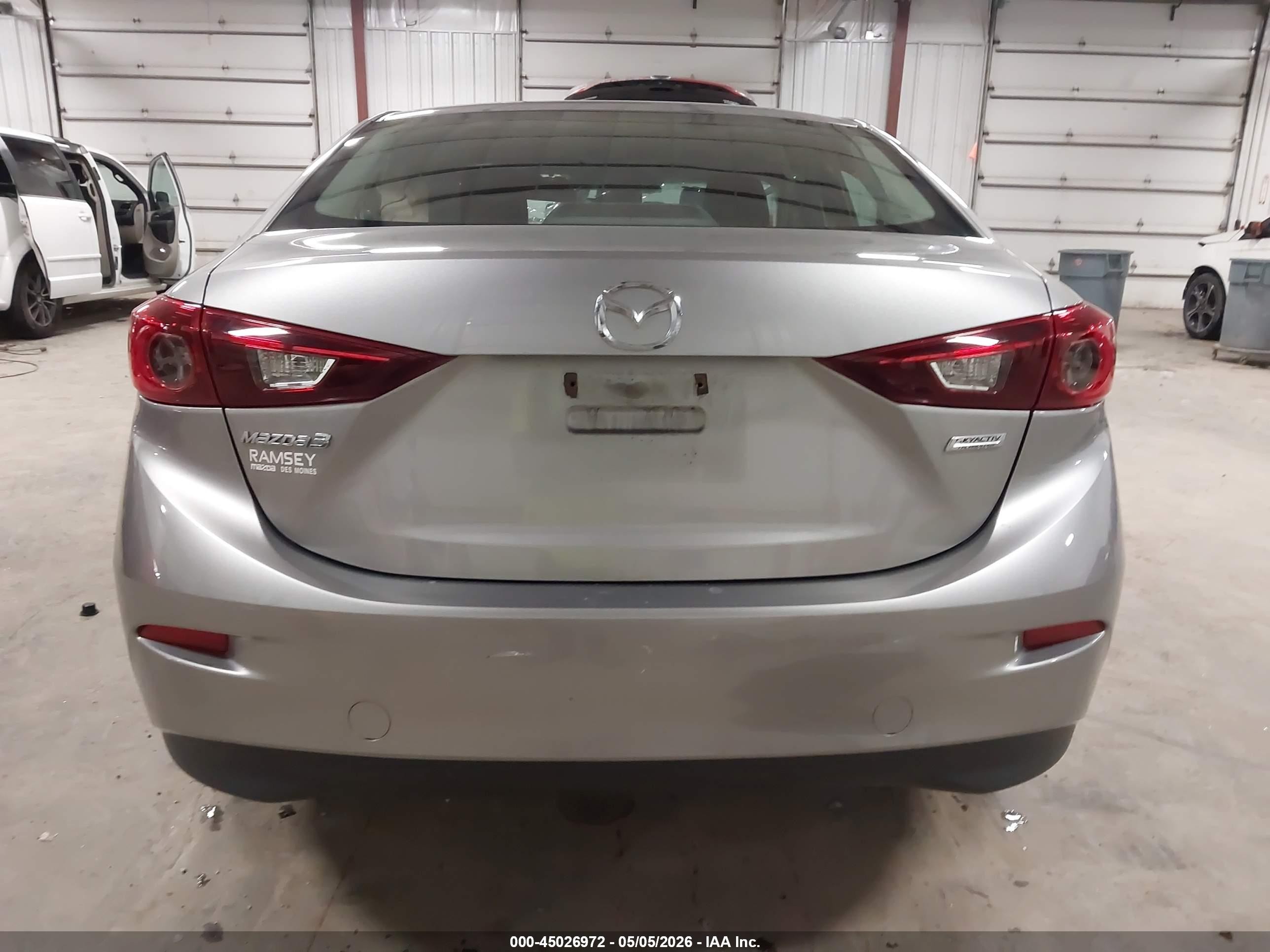 2015 Mazda Mazda3 I Sport Серебряный vin: 3MZBM1U75FM147847