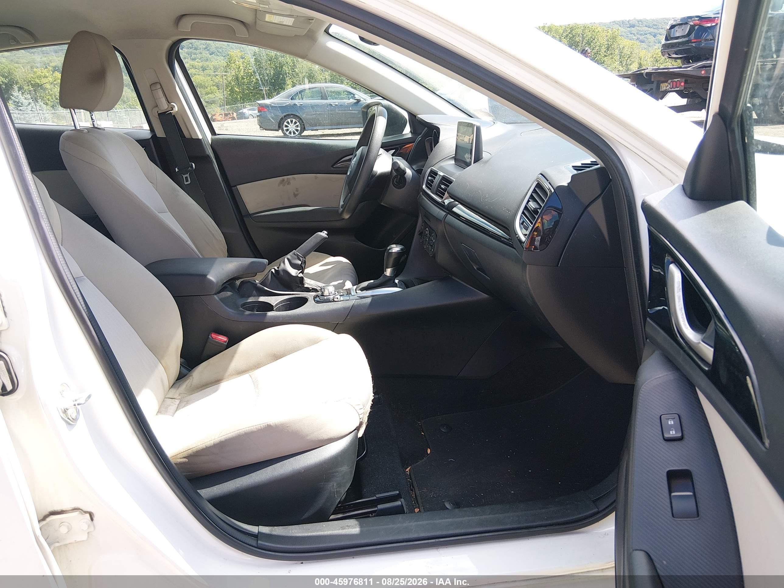 2015 Mazda Mazda3 I Sport White vin: 3MZBM1U75FM199205