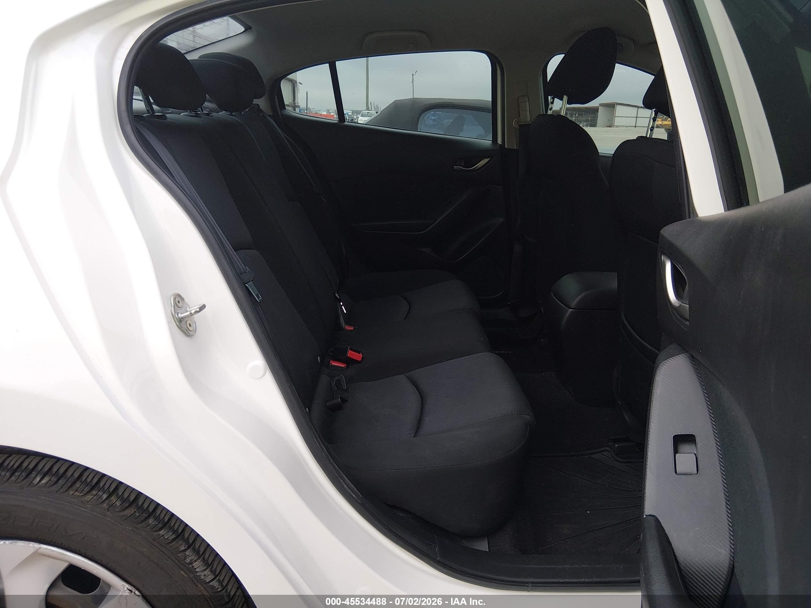 2015 Mazda Mazda3 I Sport White vin: 3MZBM1U75FM220344