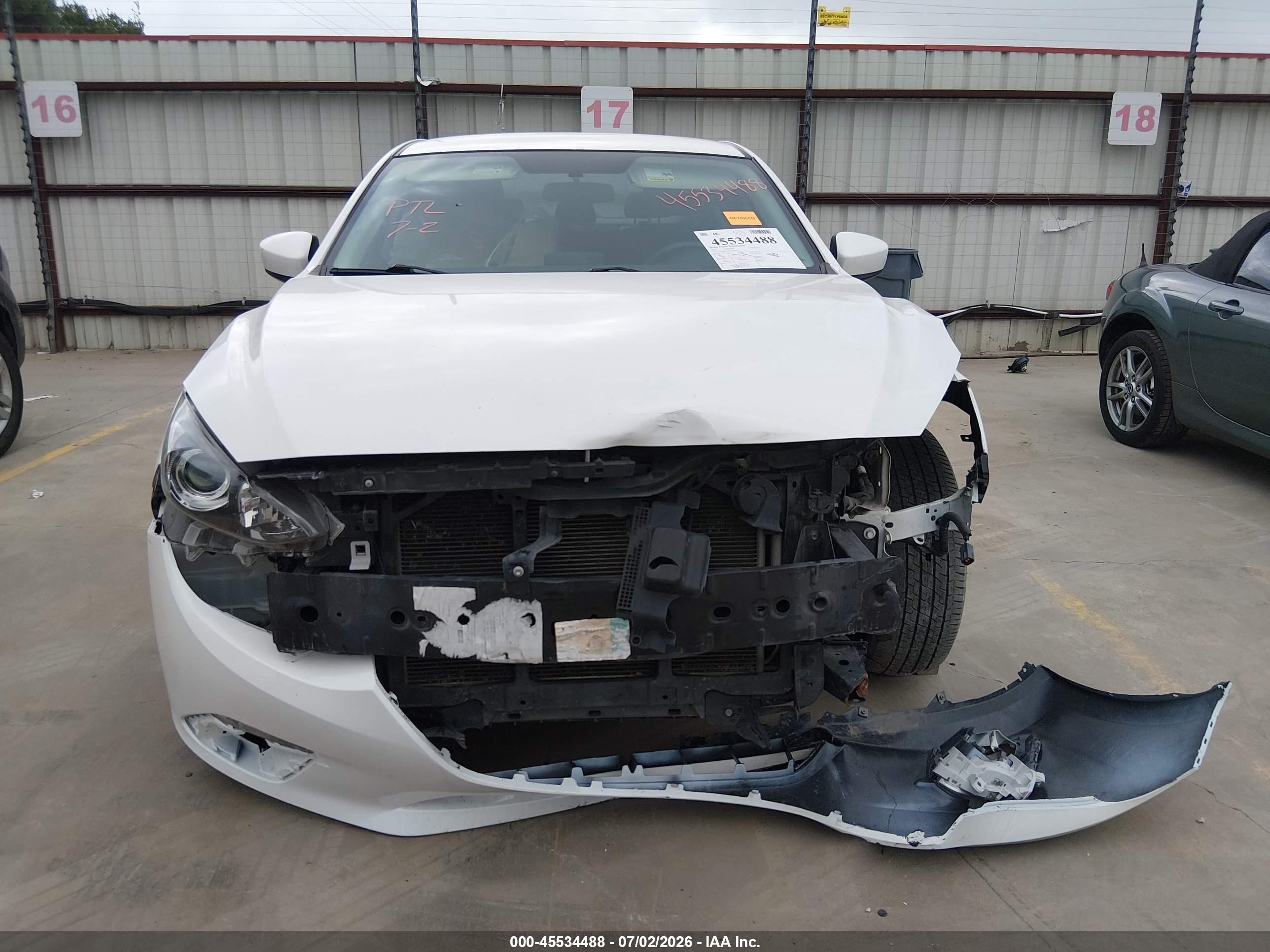 2015 Mazda Mazda3 I Sport White vin: 3MZBM1U75FM220344