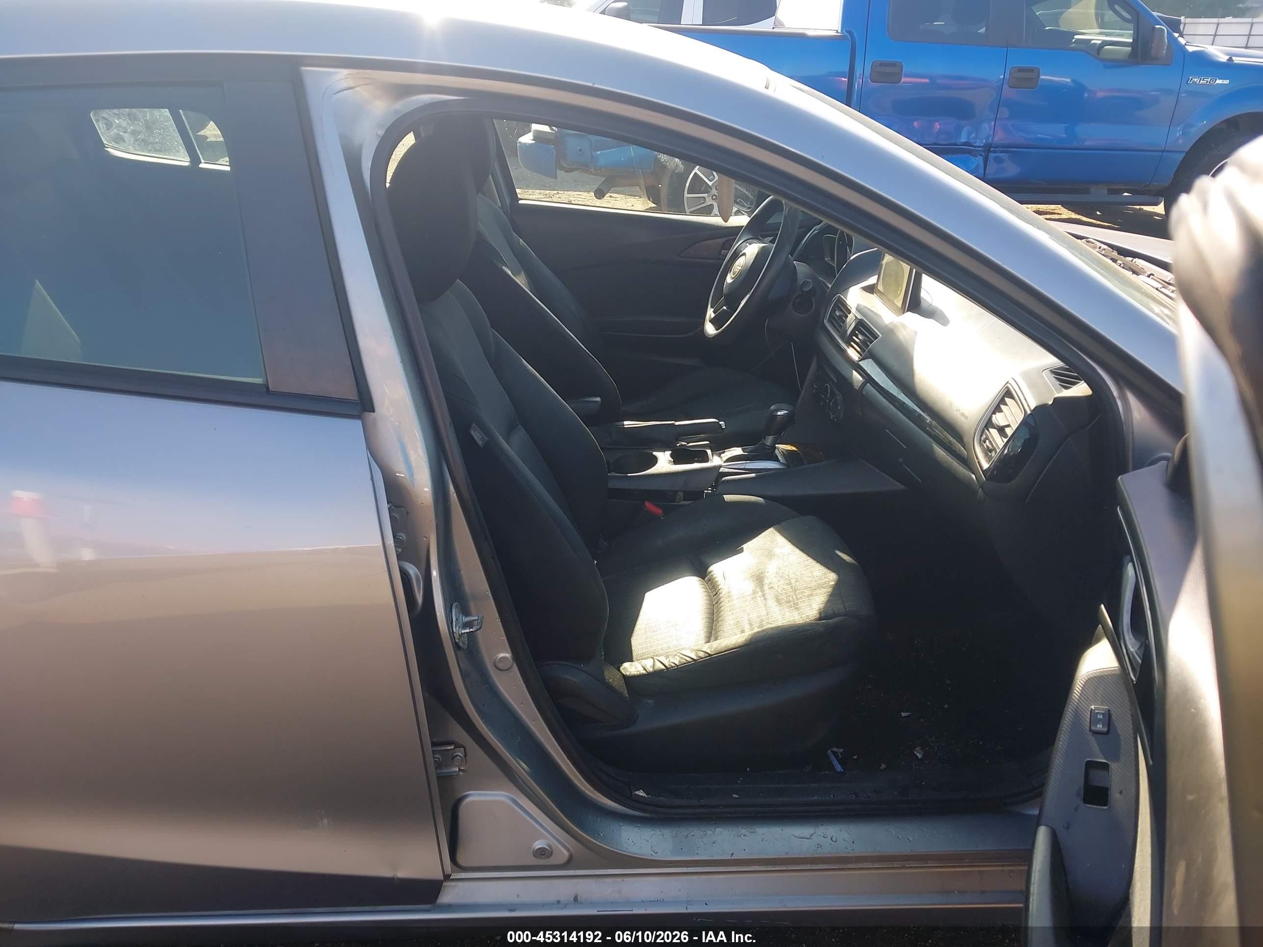 2015 Mazda Mazda3 I Sport Silver vin: 3MZBM1U76FM159912