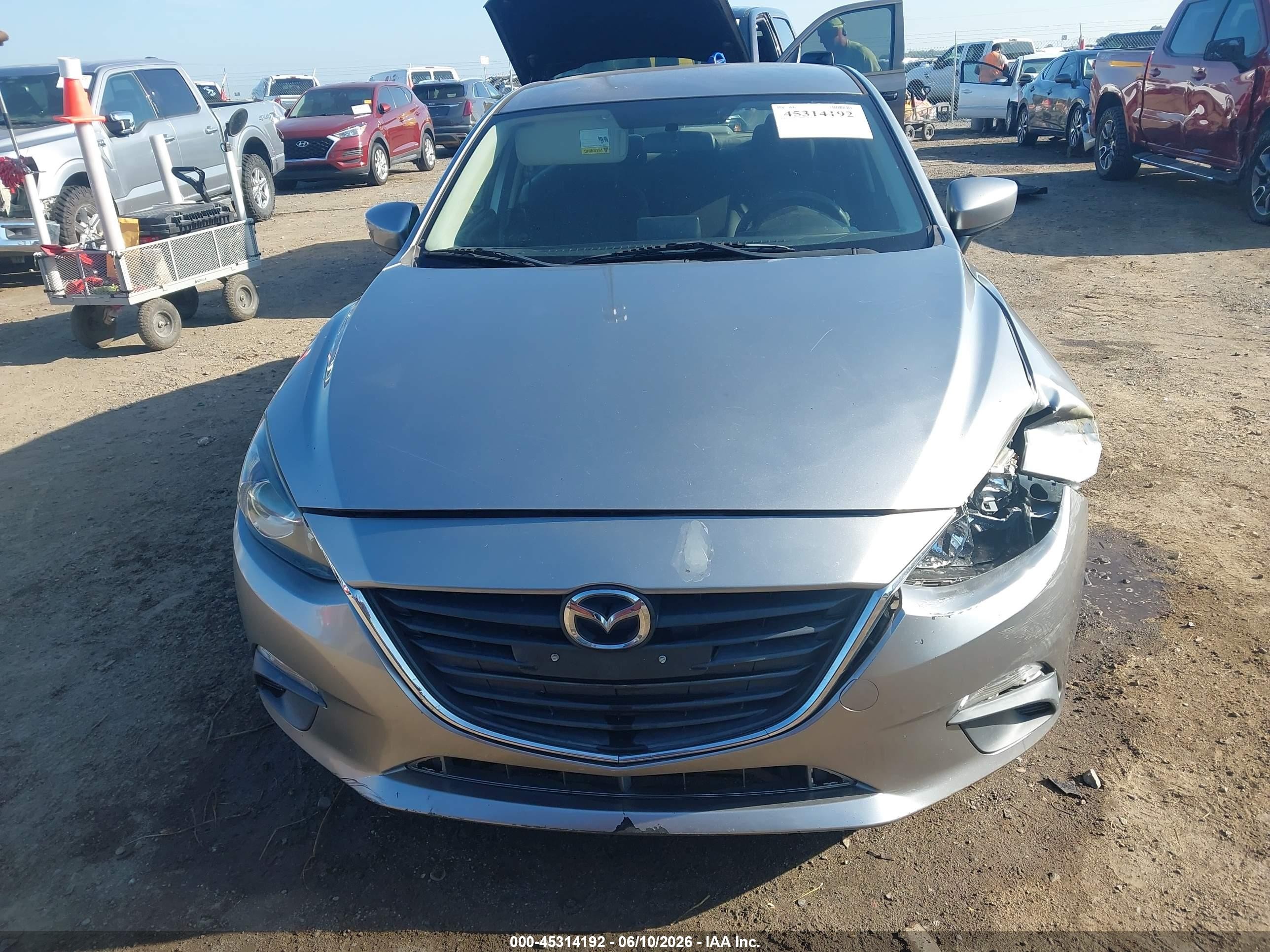 2015 Mazda Mazda3 I Sport Silver vin: 3MZBM1U76FM159912