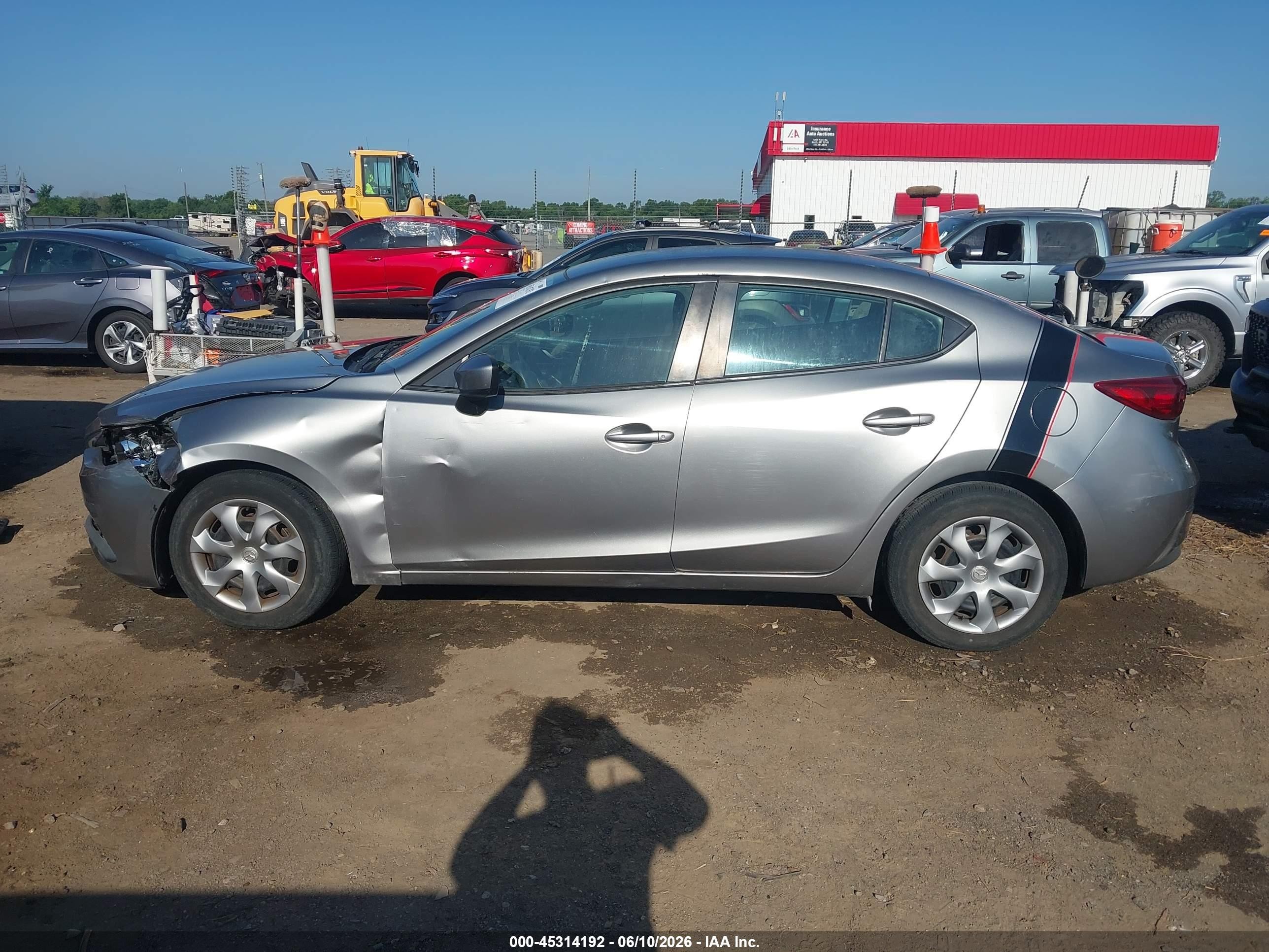 2015 Mazda Mazda3 I Sport Silver vin: 3MZBM1U76FM159912